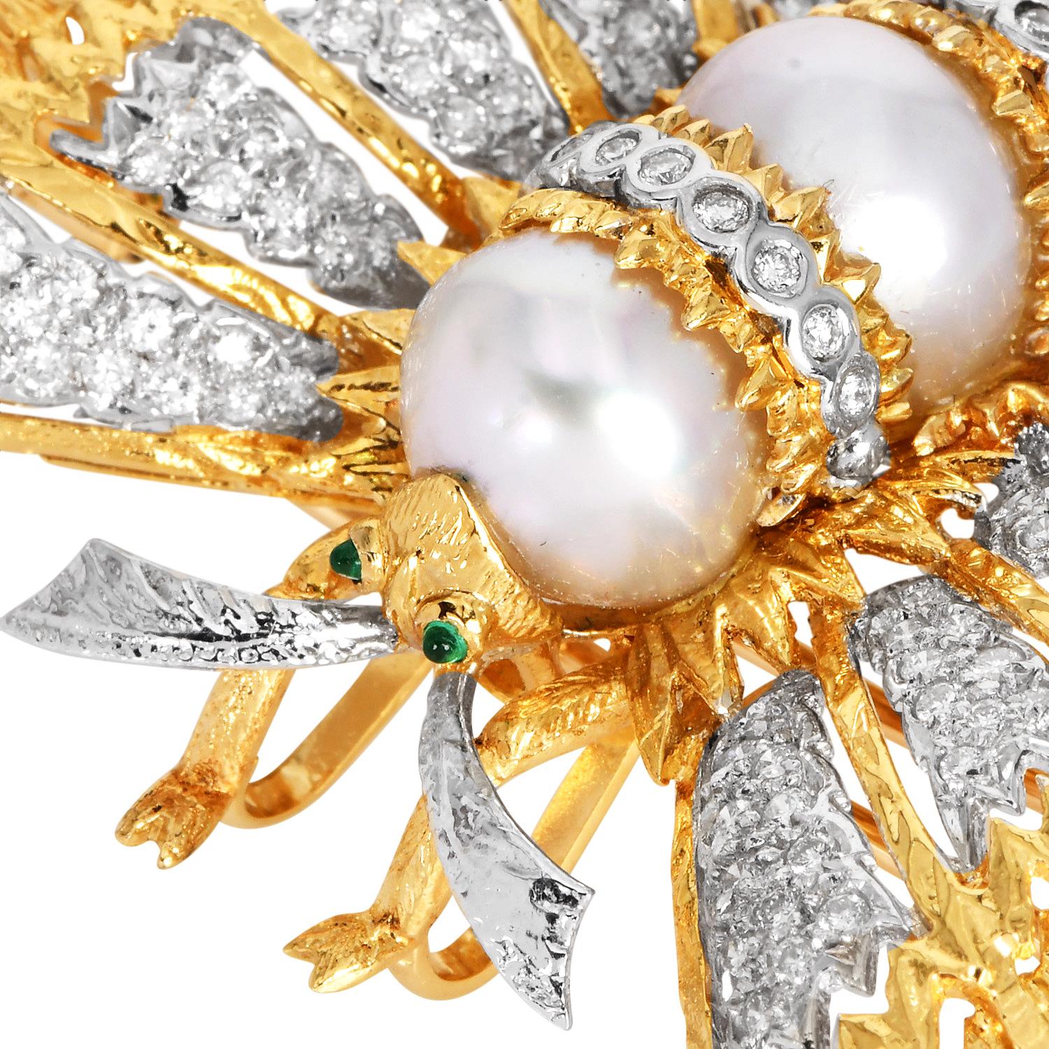 Pendentif broche papillon en or 18K des années 1980 avec diamants, perles et émeraudes en vente 3