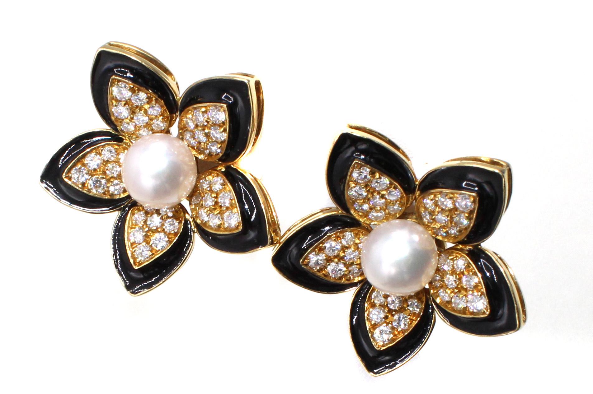 1980s Diamond Pearl Enamel 18 Karat Gold Choker Necklace Earring Set For Sale 3