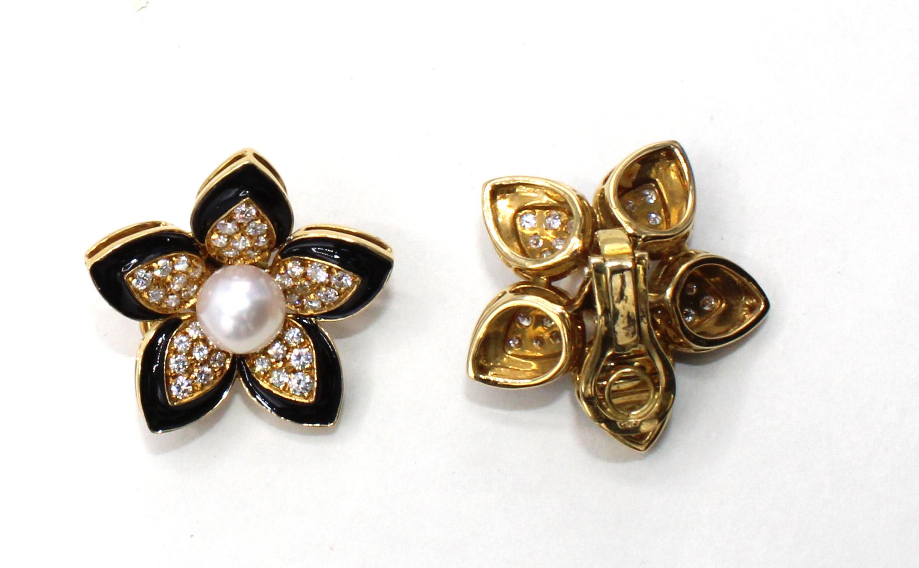 Ensemble collier et boucles d'oreilles ras du cou en or 18 carats, diamants, perles et émail, années 1980 en vente 1