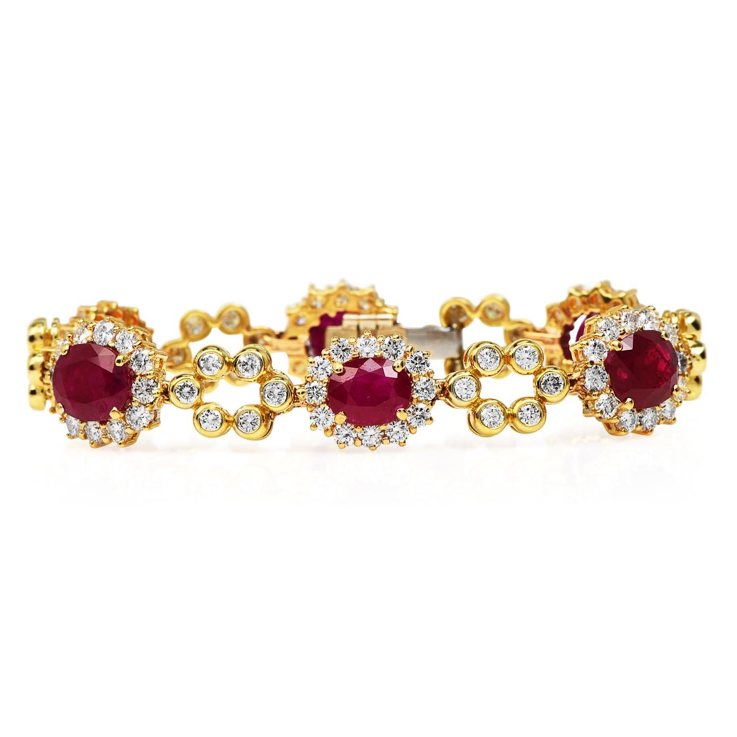 1980s Diamond Ruby 18K Yellow Gold Flower Halo Link Bracelet In Excellent Condition For Sale In Miami, FL