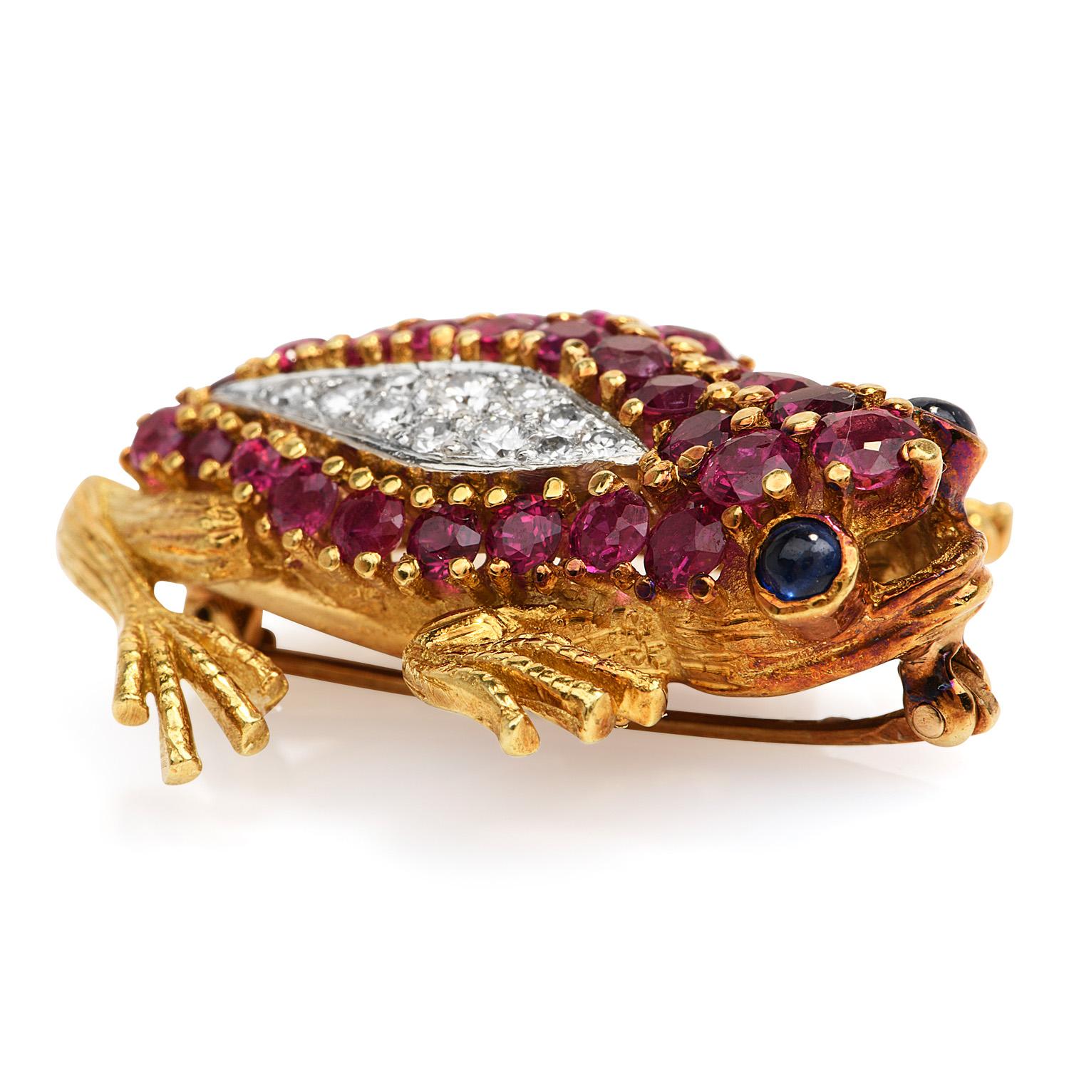 This textured 1980's  frog motif brooch pin is excellent for nature lovers, 

Crafted in solid 18K yellow gold by Hammerman Brothers, topped by (11) round cut diamonds, pave set, weighing approximately 0.30 carats (H-I  color and VS clarity)

With