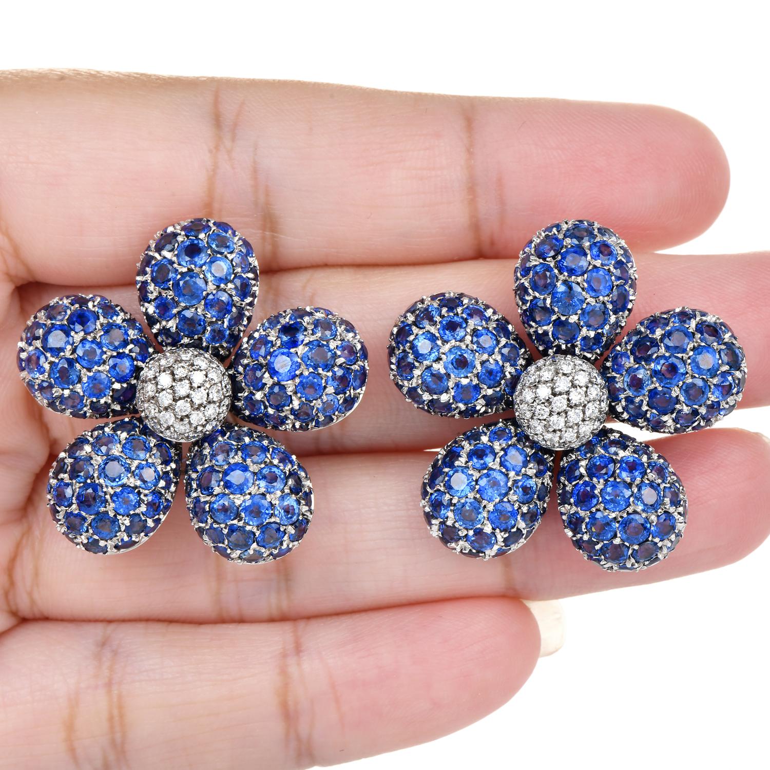 1980s Diamond Sapphire 18K White Gold Spring Flower Clip on Earrings In Excellent Condition For Sale In Miami, FL