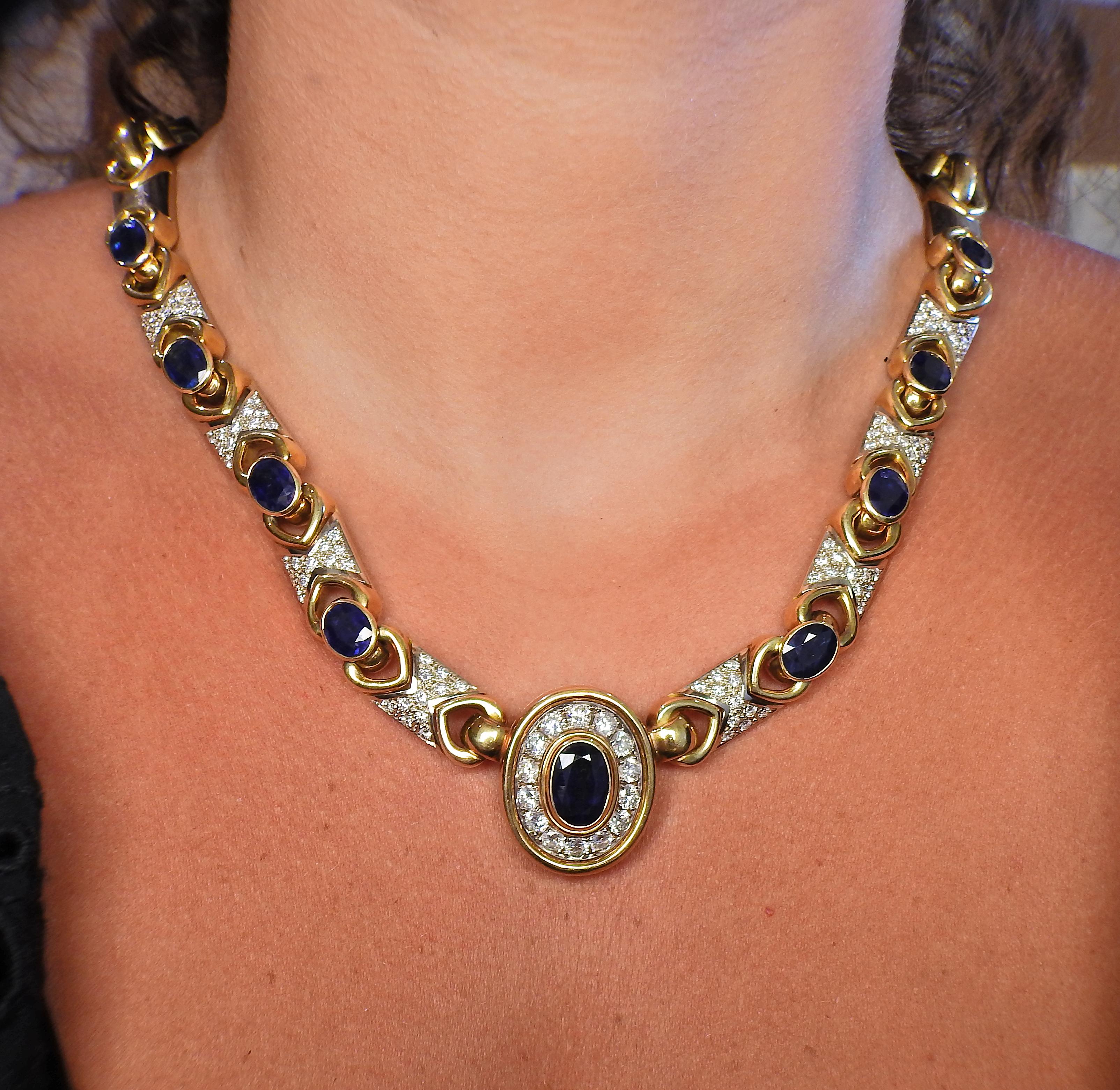 1980er Jahre Diamant-Saphir-Gold-Halskette mit Anhänger Damen im Angebot