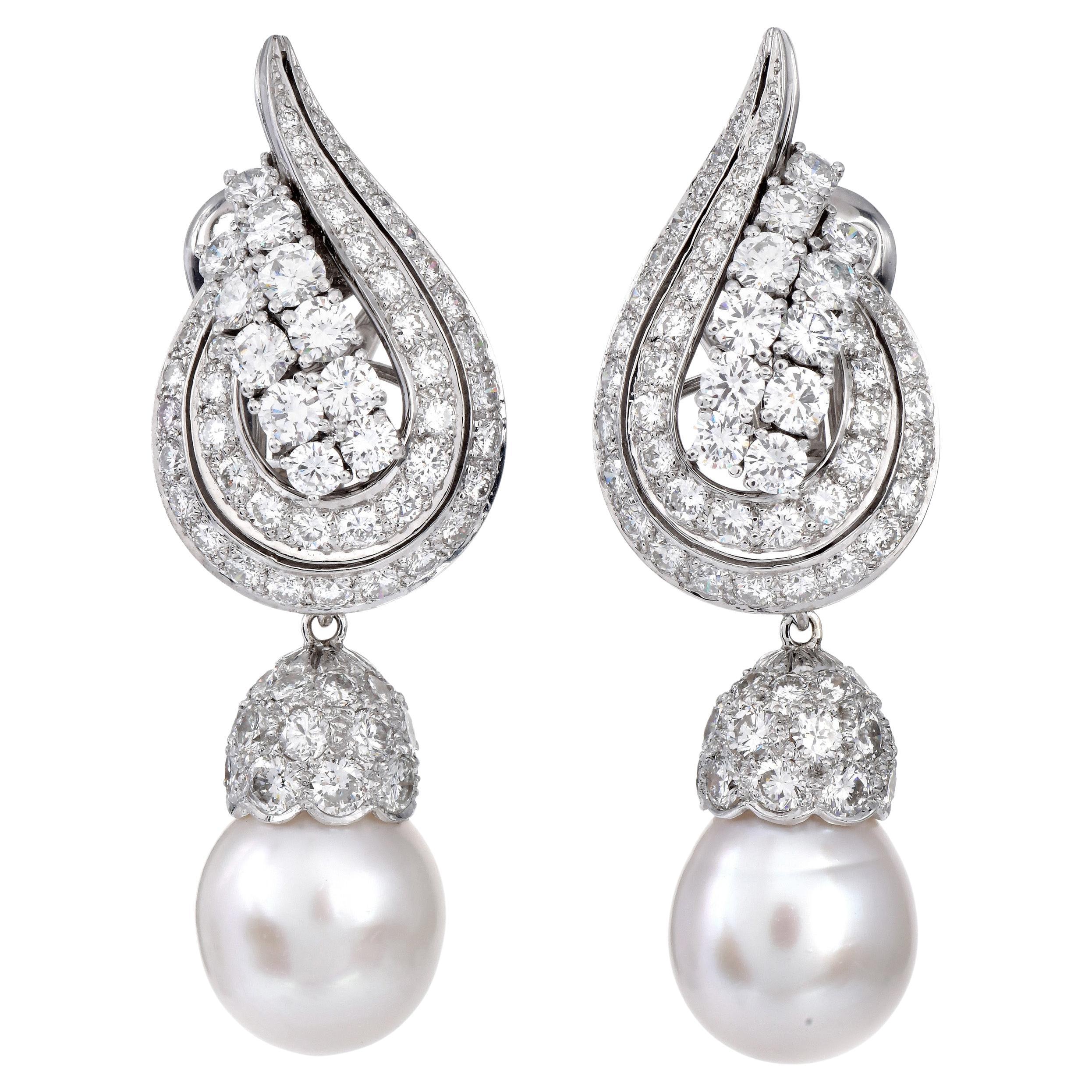 Orecchino con diamante e perla dei mari del sud in oro e platino del 1980 in vendita