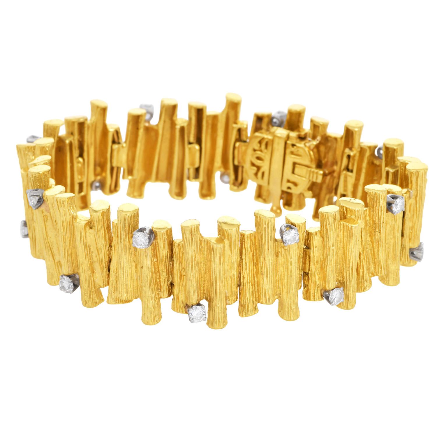 Bracelet en or 18K avec diamants et bambous texturés des années 1980 Excellent état - En vente à Miami, FL