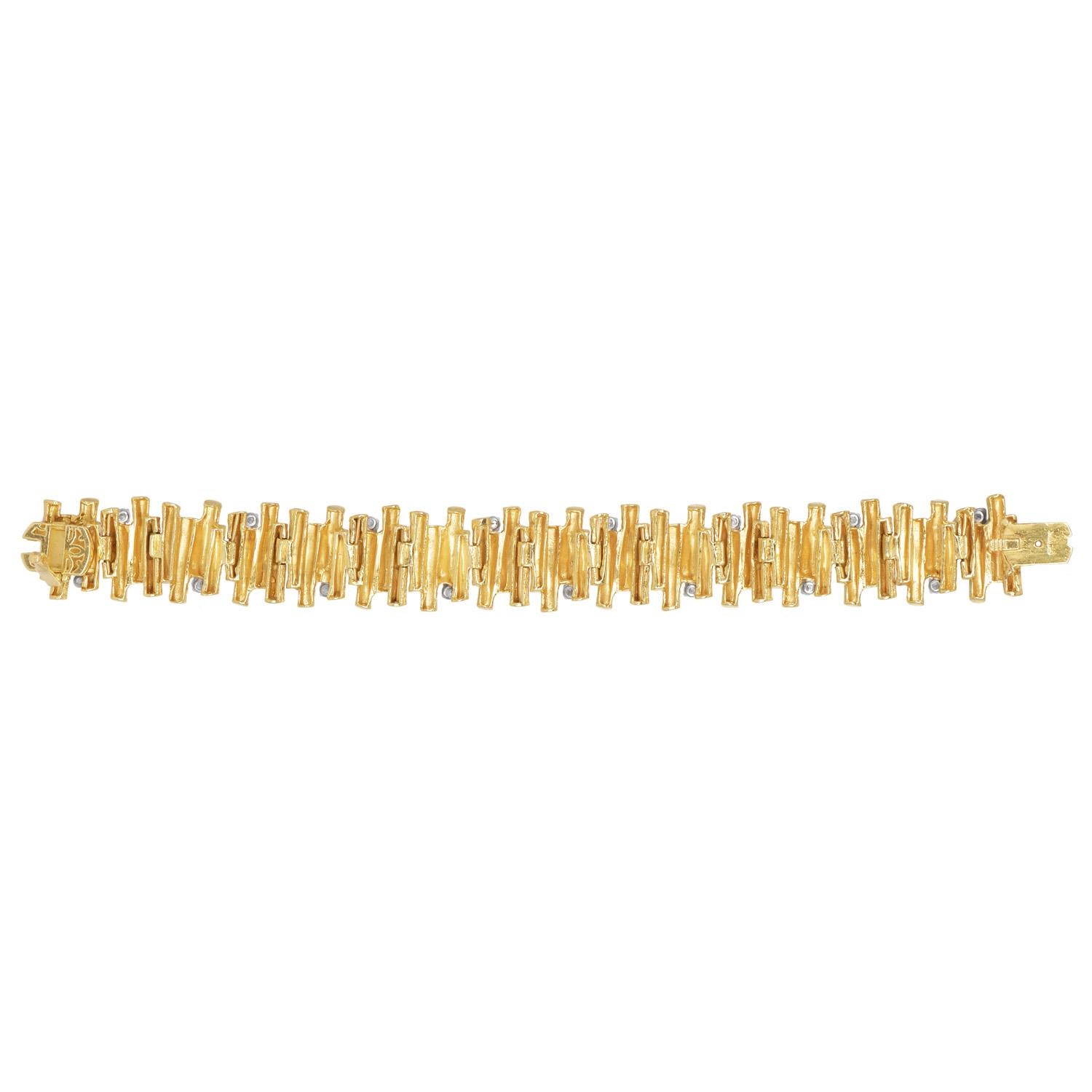 Bracelet en or 18K avec diamants et bambous texturés des années 1980 Unisexe en vente