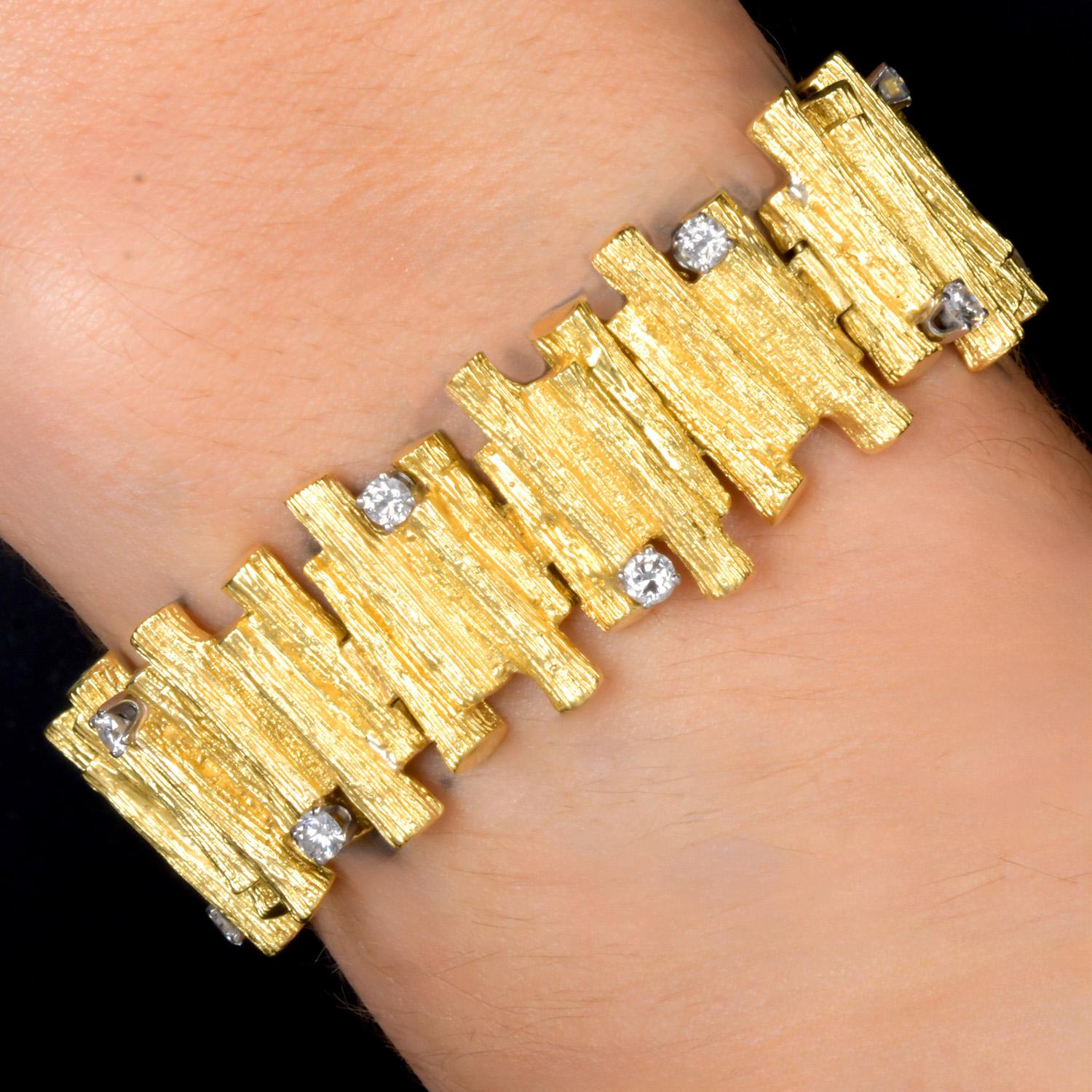 Bracelet en or 18K avec diamants et bambous texturés des années 1980 en vente 3