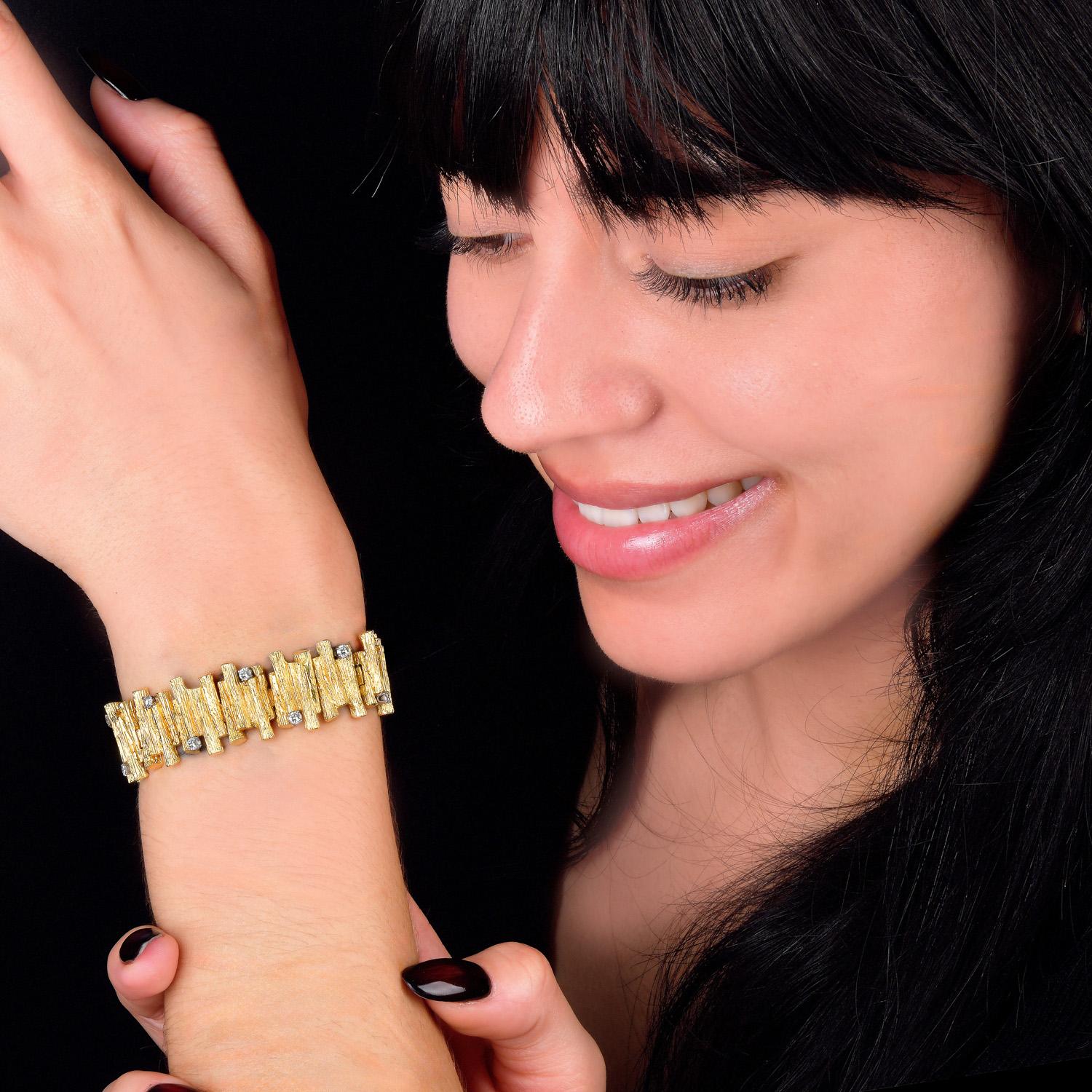 Bracelet en or 18K avec diamants et bambous texturés des années 1980 en vente 4