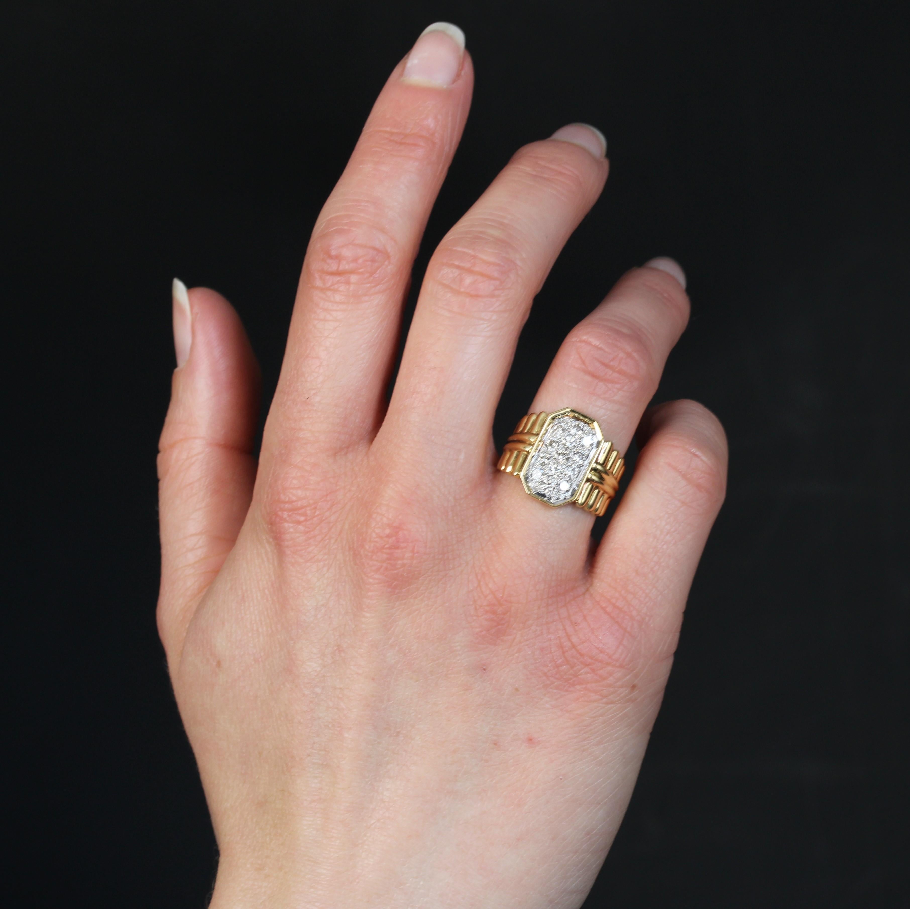 1980s Diamonds 18 Karat Yellow Gold Gadrooned Retro Ring In Good Condition For Sale In Poitiers, FR