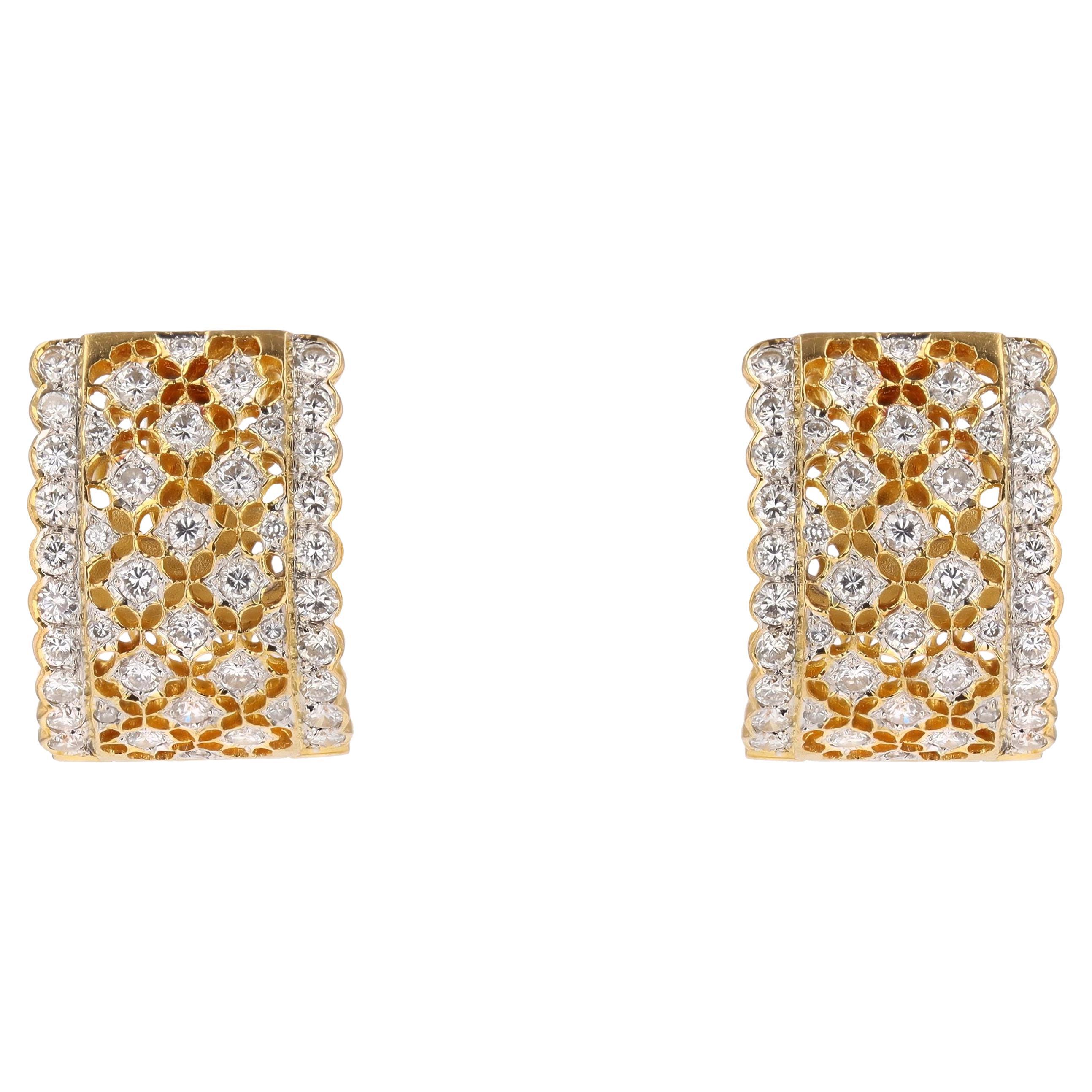 Orecchini di pizzo in oro giallo 18 carati con diamanti degli anni 
80 in vendita
