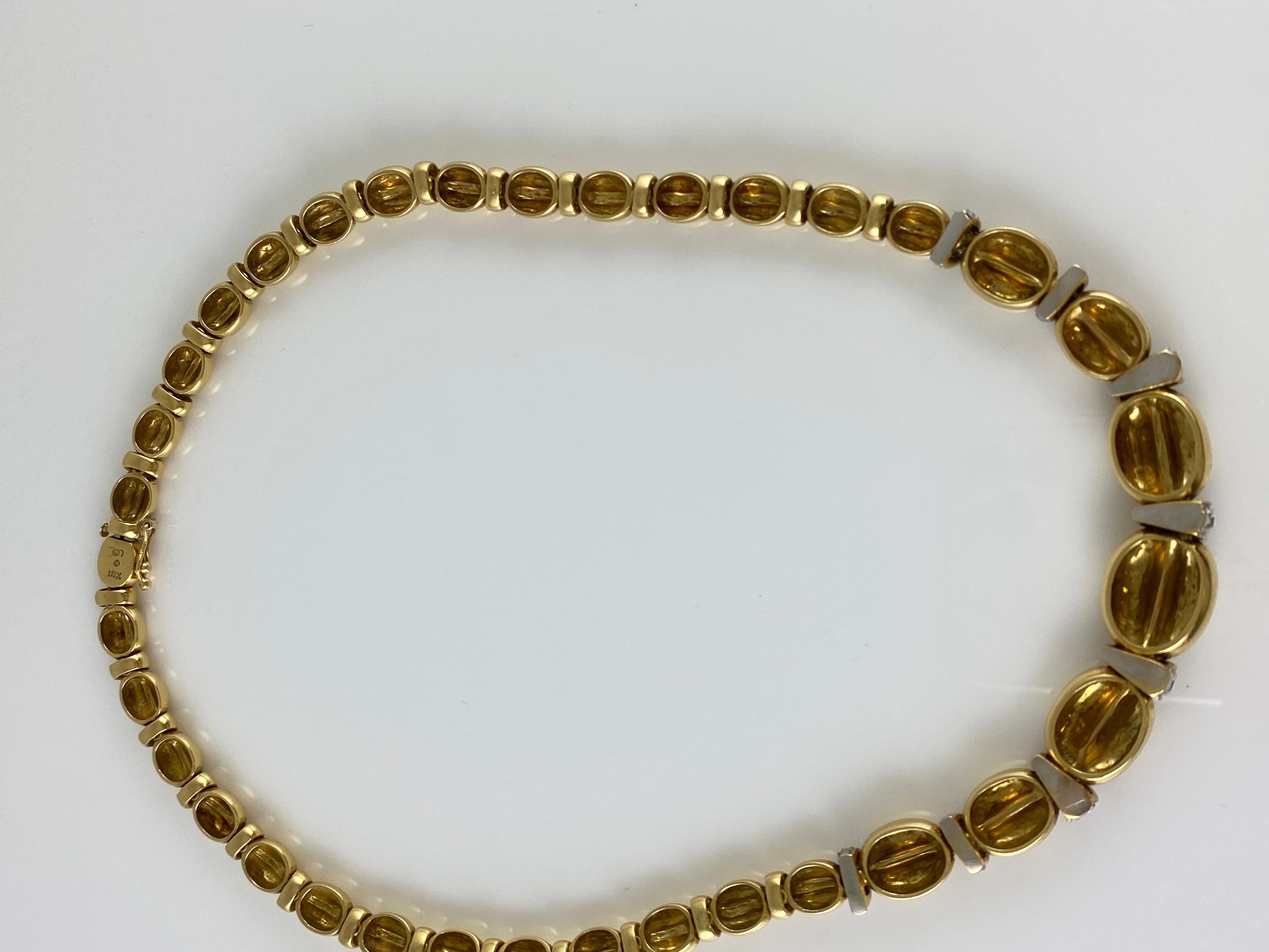 Halskette aus 18 Karat Gelbgold mit Diamanten, 1980er Jahre (Rundschliff) im Angebot