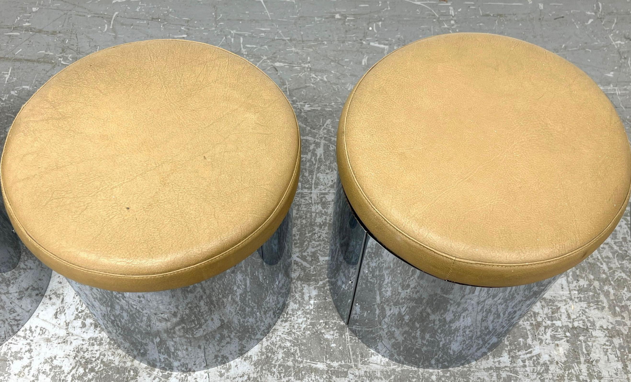 Set da pranzo anni '80 con sgabelli in pelle in vendita 3