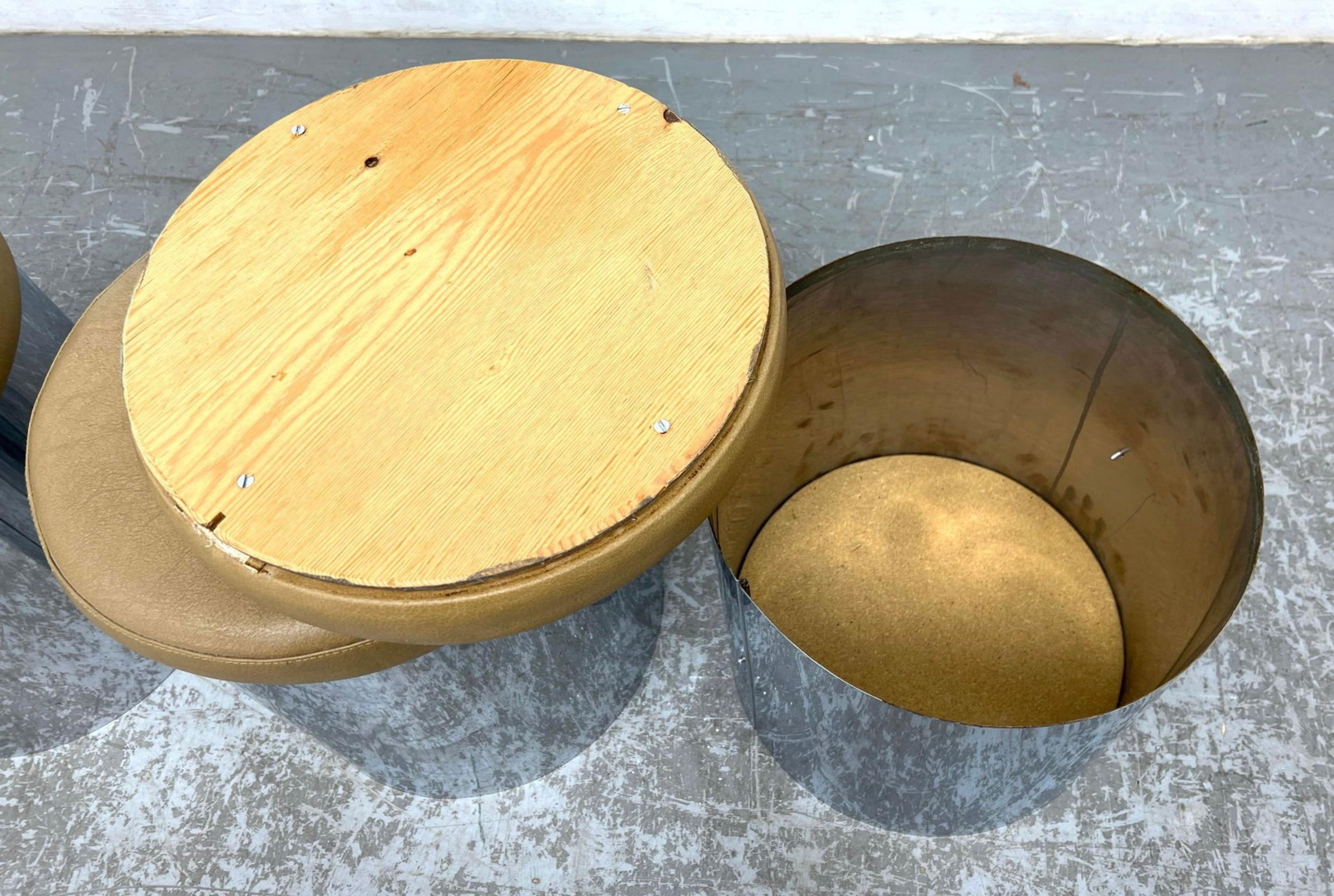 Set da pranzo anni '80 con sgabelli in pelle in vendita 4