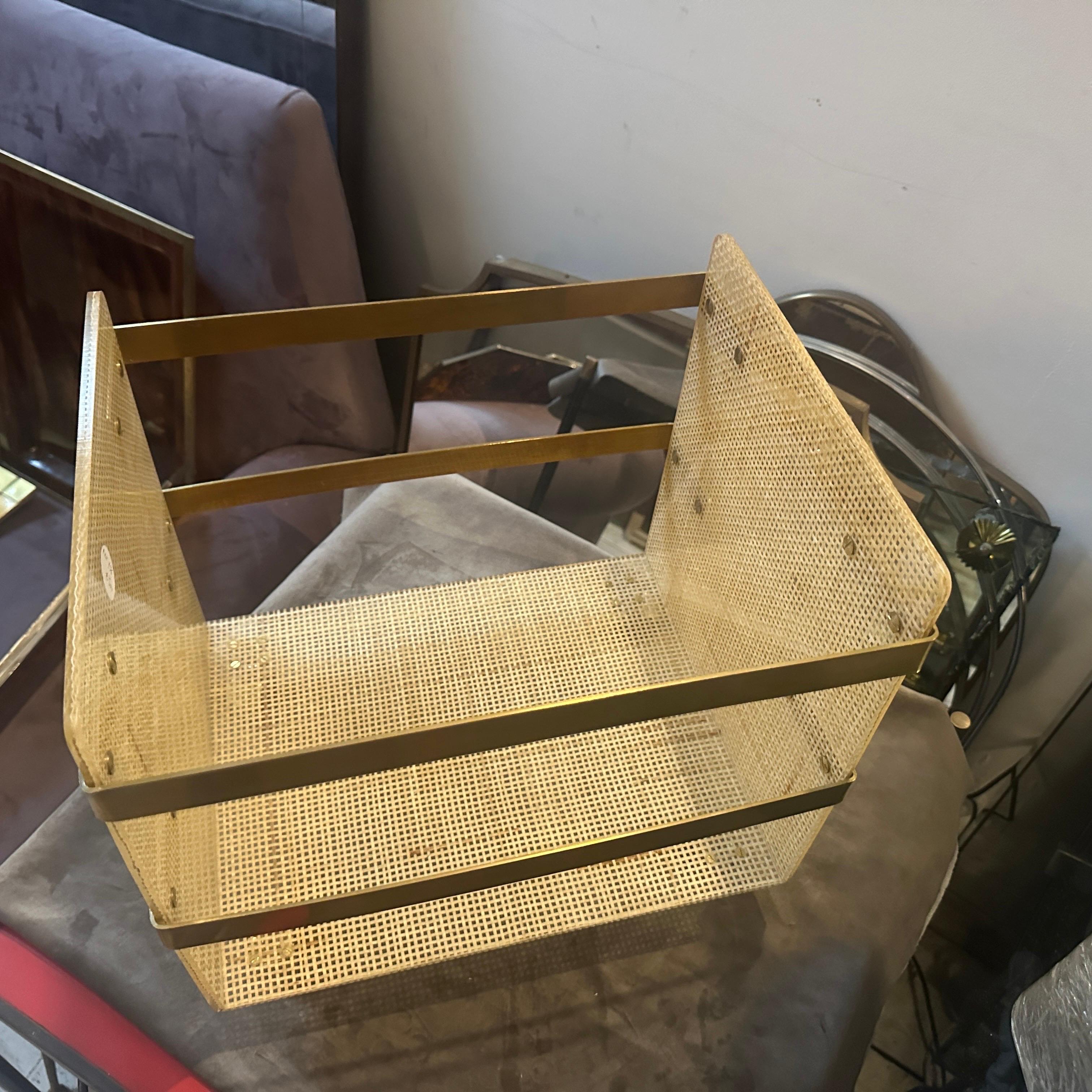 Mid-Century moderno Dior Home degli anni '80, stile Mid-Century Modern, ottone e vimini, portariviste in vendita