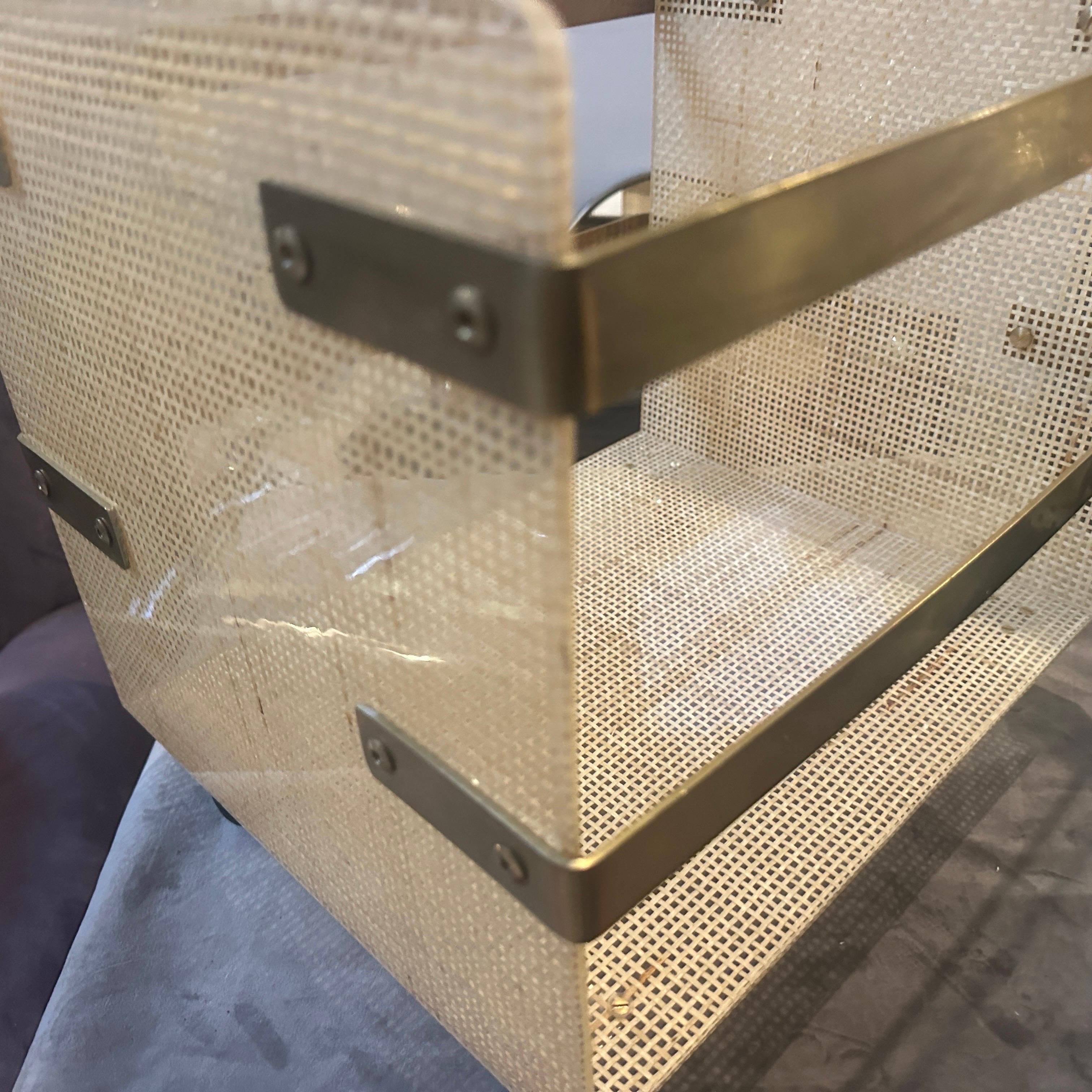 XX secolo Dior Home degli anni '80, stile Mid-Century Modern, ottone e vimini, portariviste in vendita