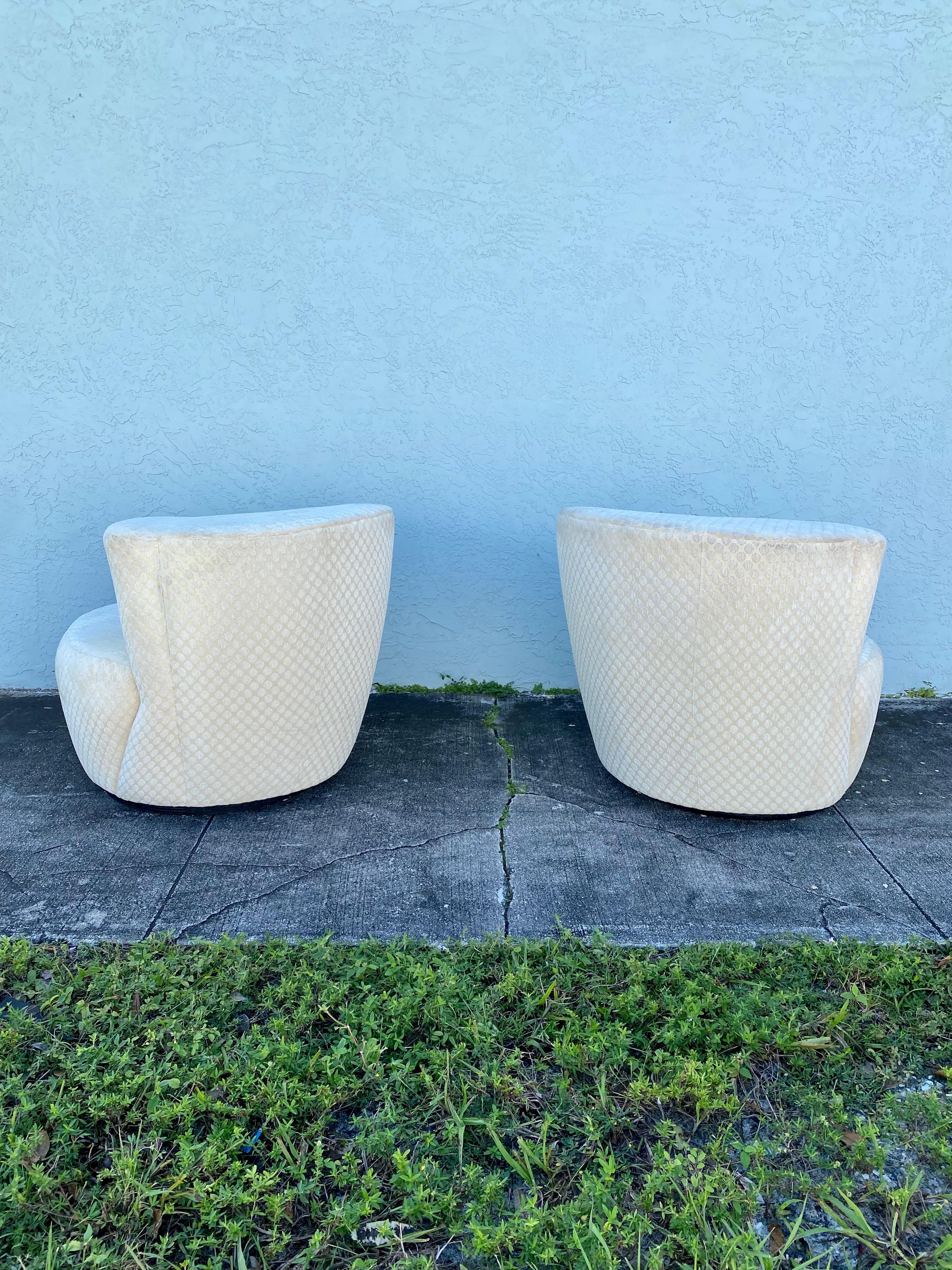 American 1980s Directional Cream Polka Dots Swivel Chairs, Set of 2 For Sale