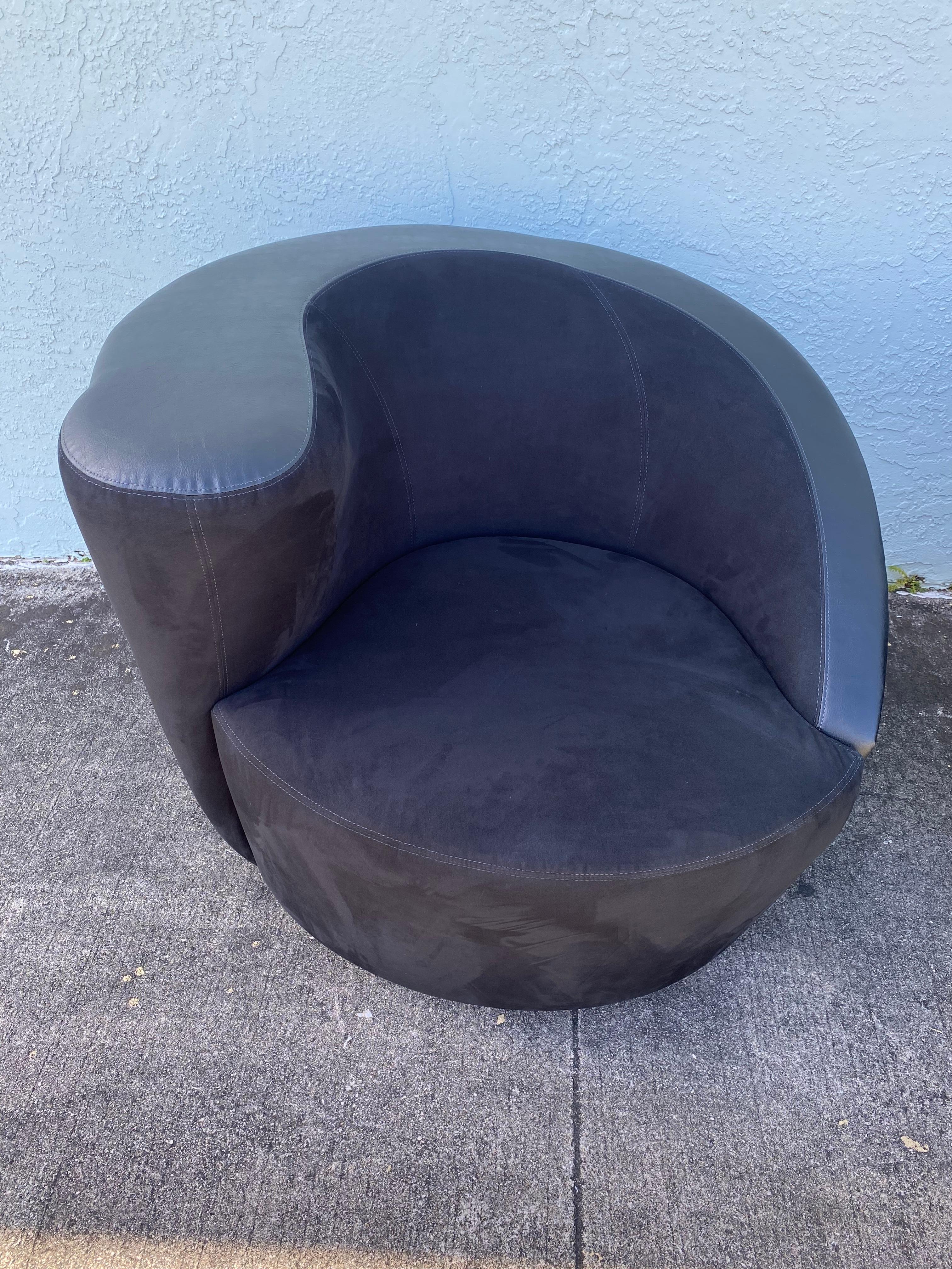 1980s Directional Kagan Black Microsuede and Leather Swivel Chairs, Set of 2 For Sale 5