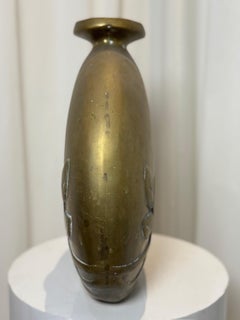 Vaso in ottone Dolbi Cashier del 1980 con motivo floreale in rilievo - Art of Vintage