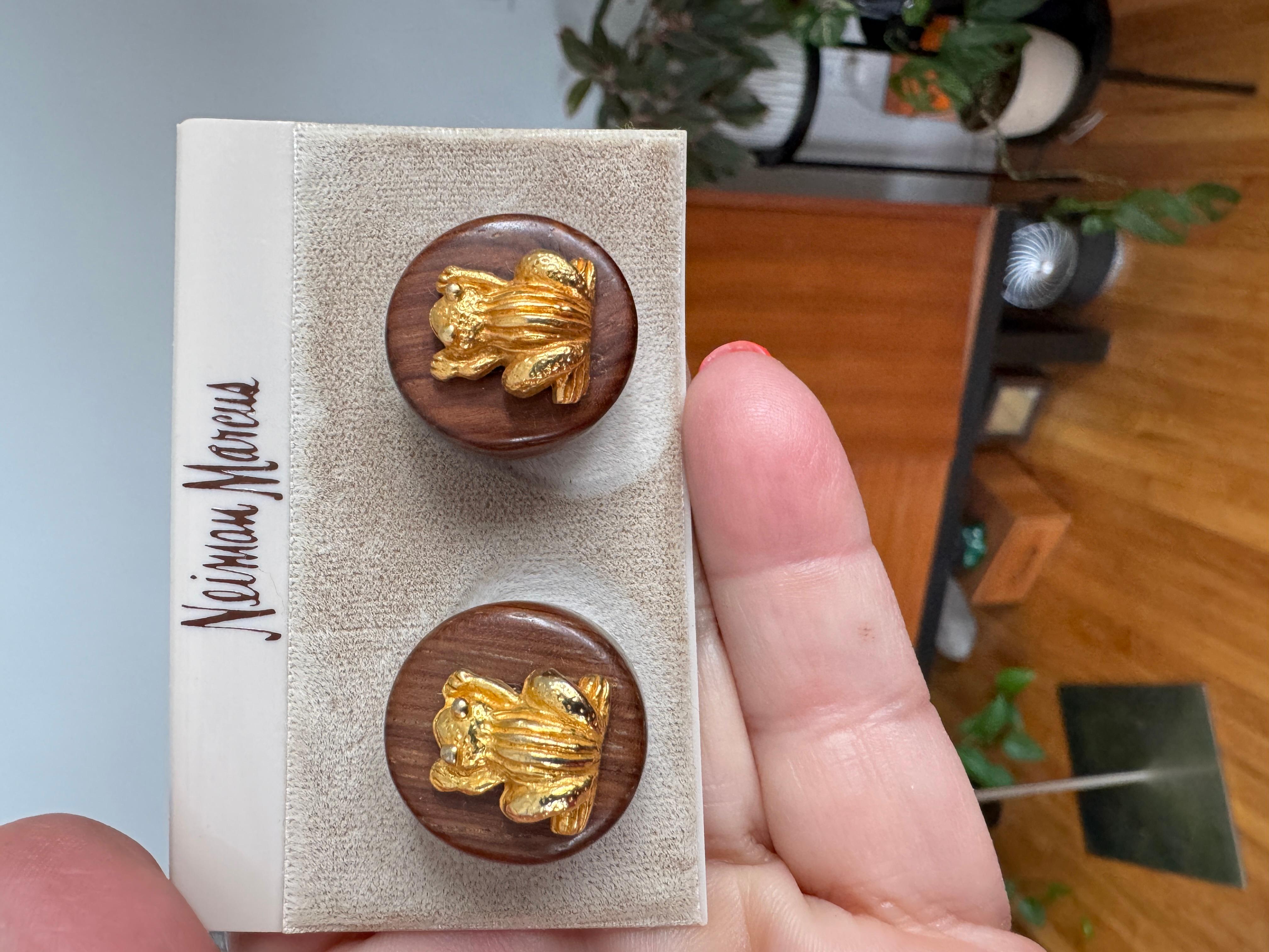 Dominique Aurientis Boucles d'oreilles grenouille en bois et or des années 1980 en vente 2