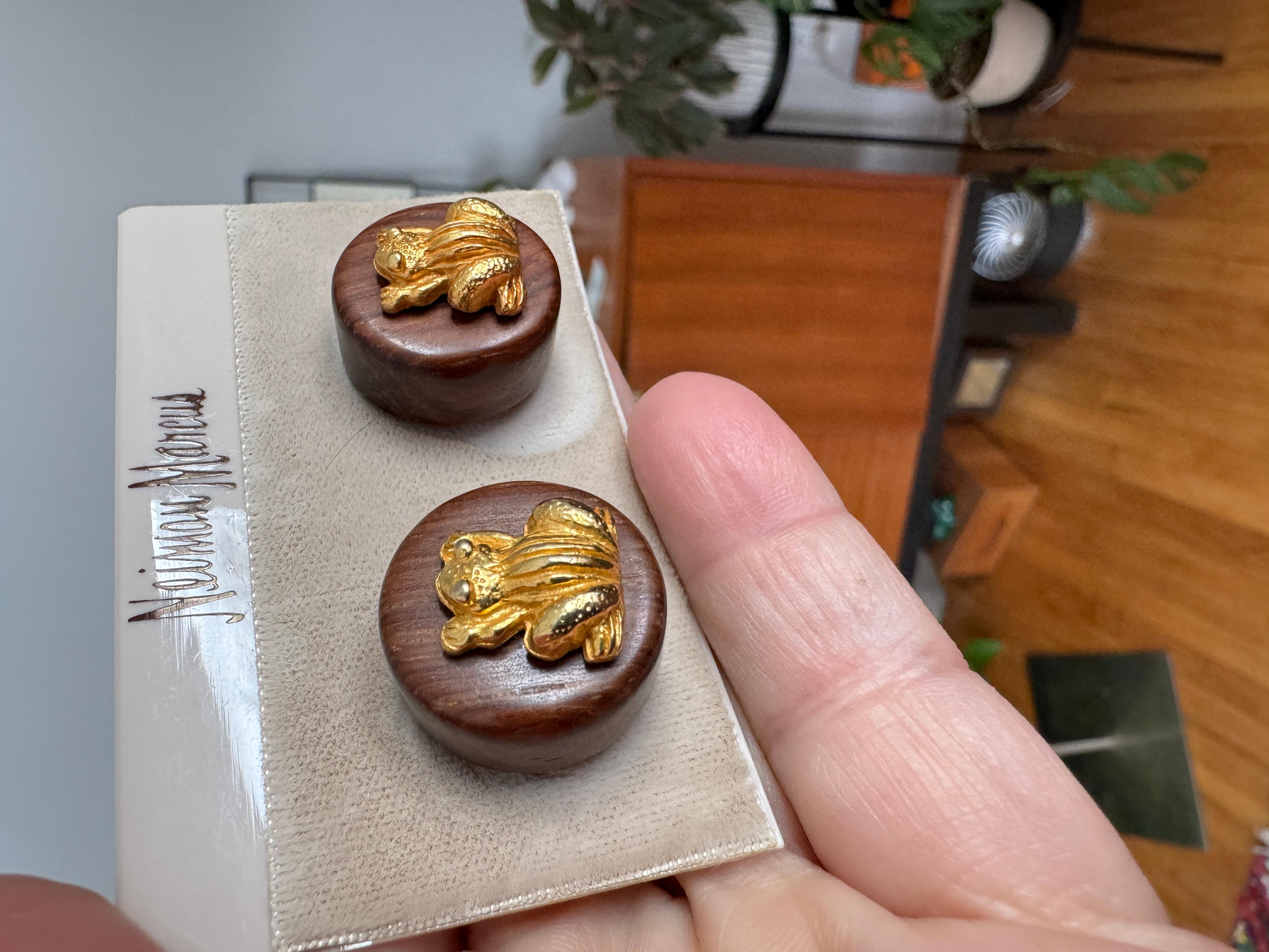 Dominique Aurientis Boucles d'oreilles grenouille en bois et or des années 1980 en vente 4