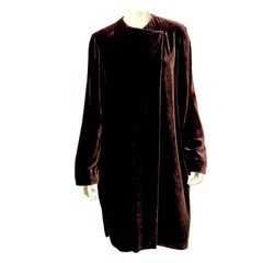 Donna Karan del 1980, cappotto da sera in velluto marrone scintillante con cintura da annodare opzionale
