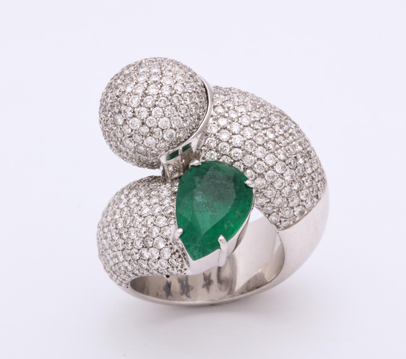 1980s Dramatic Pear Shaped Emerald with Diamond Bypass Gold Cocktail Ring 6