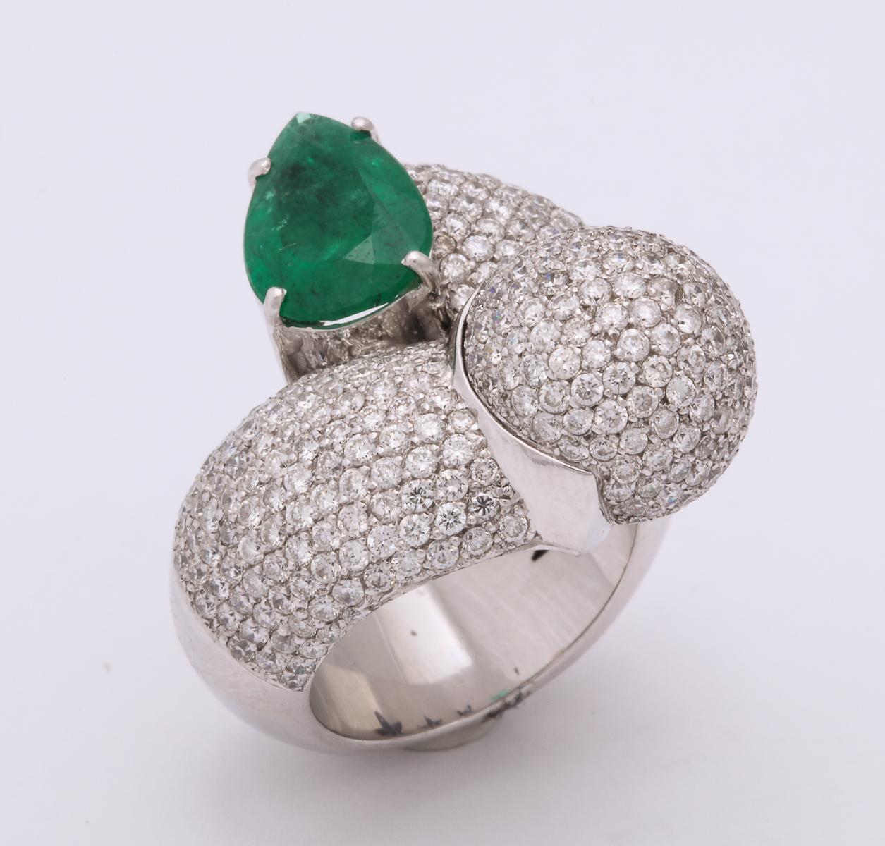1980s Dramatic Pear Shaped Emerald with Diamond Bypass Gold Cocktail Ring 3