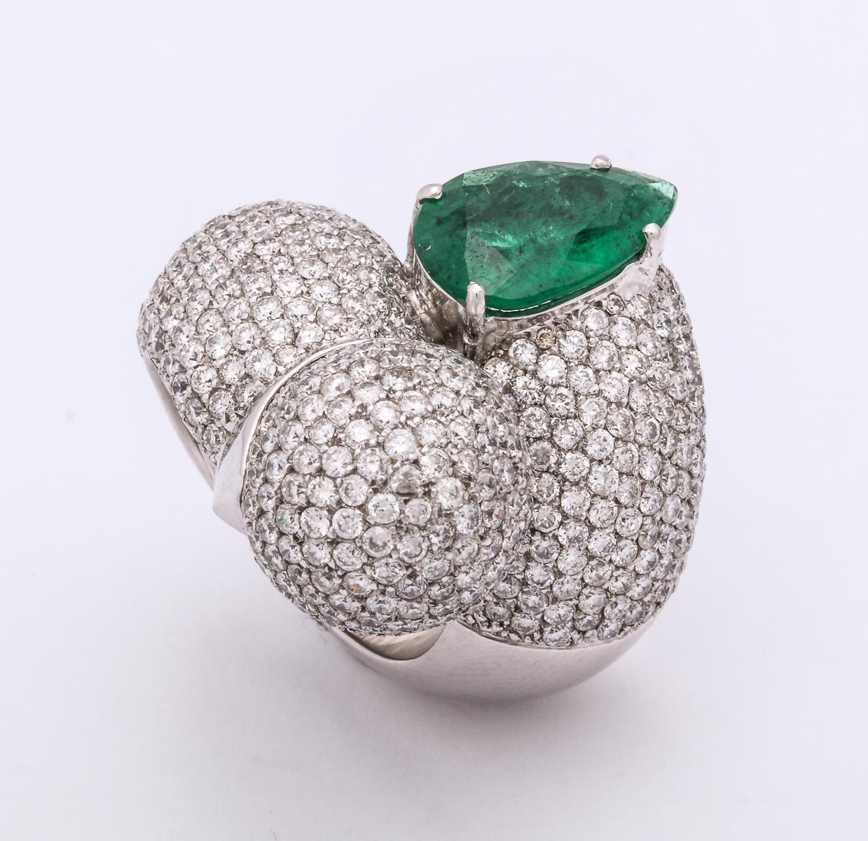 1980s Dramatic Pear Shaped Emerald with Diamond Bypass Gold Cocktail Ring 4