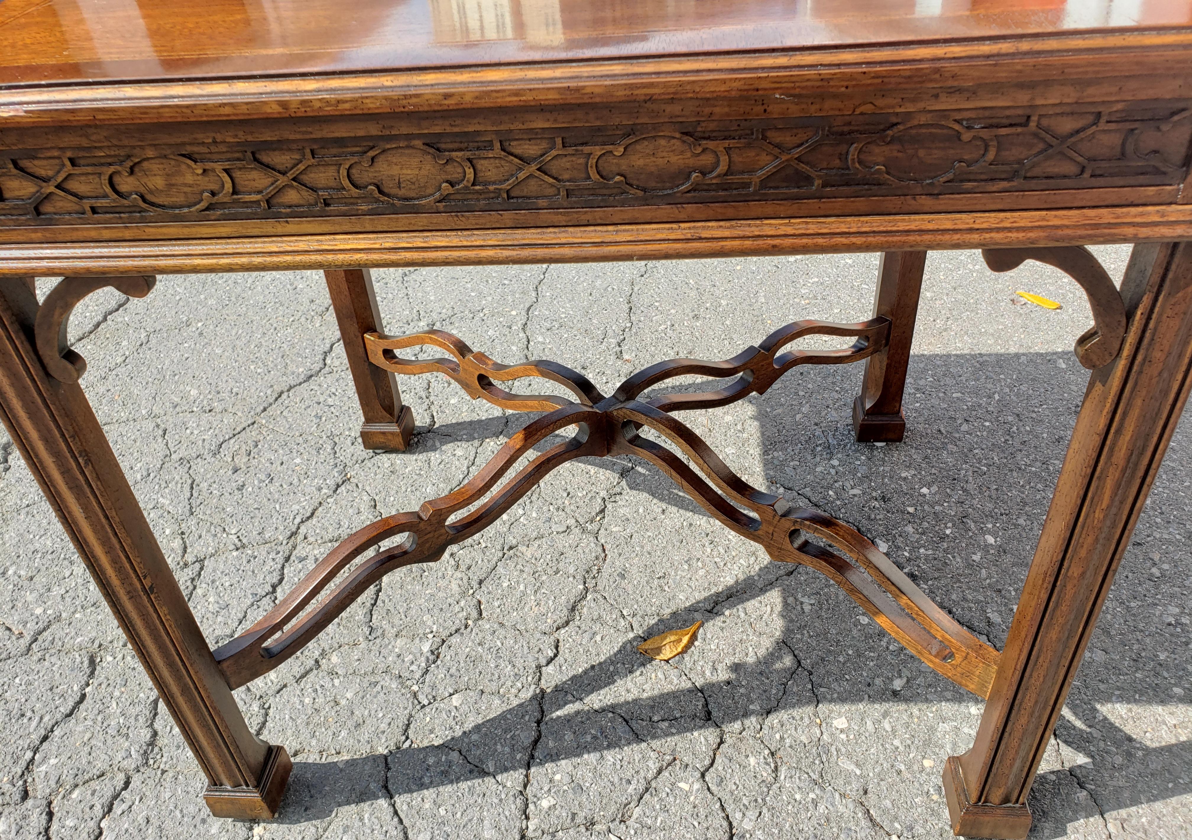 20th Century 1980s Drexel Heritage Chippendale Walnut Accent Table W/ Fretwork and Banded Top For Sale
