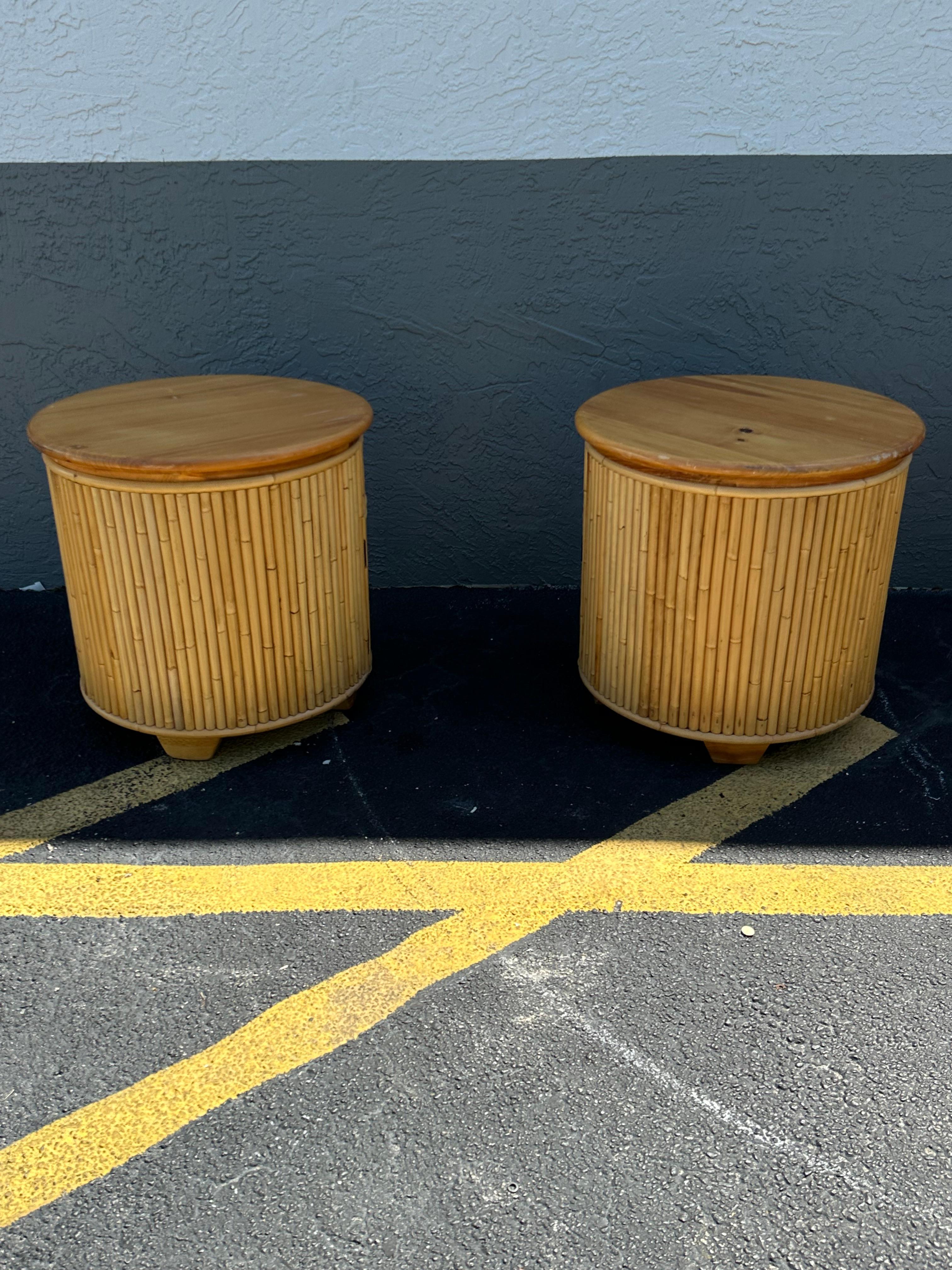 1980s Drum Round Rattan Reed Oak Nightstands, Set of 2 In Good Condition For Sale In Fort Lauderdale, FL