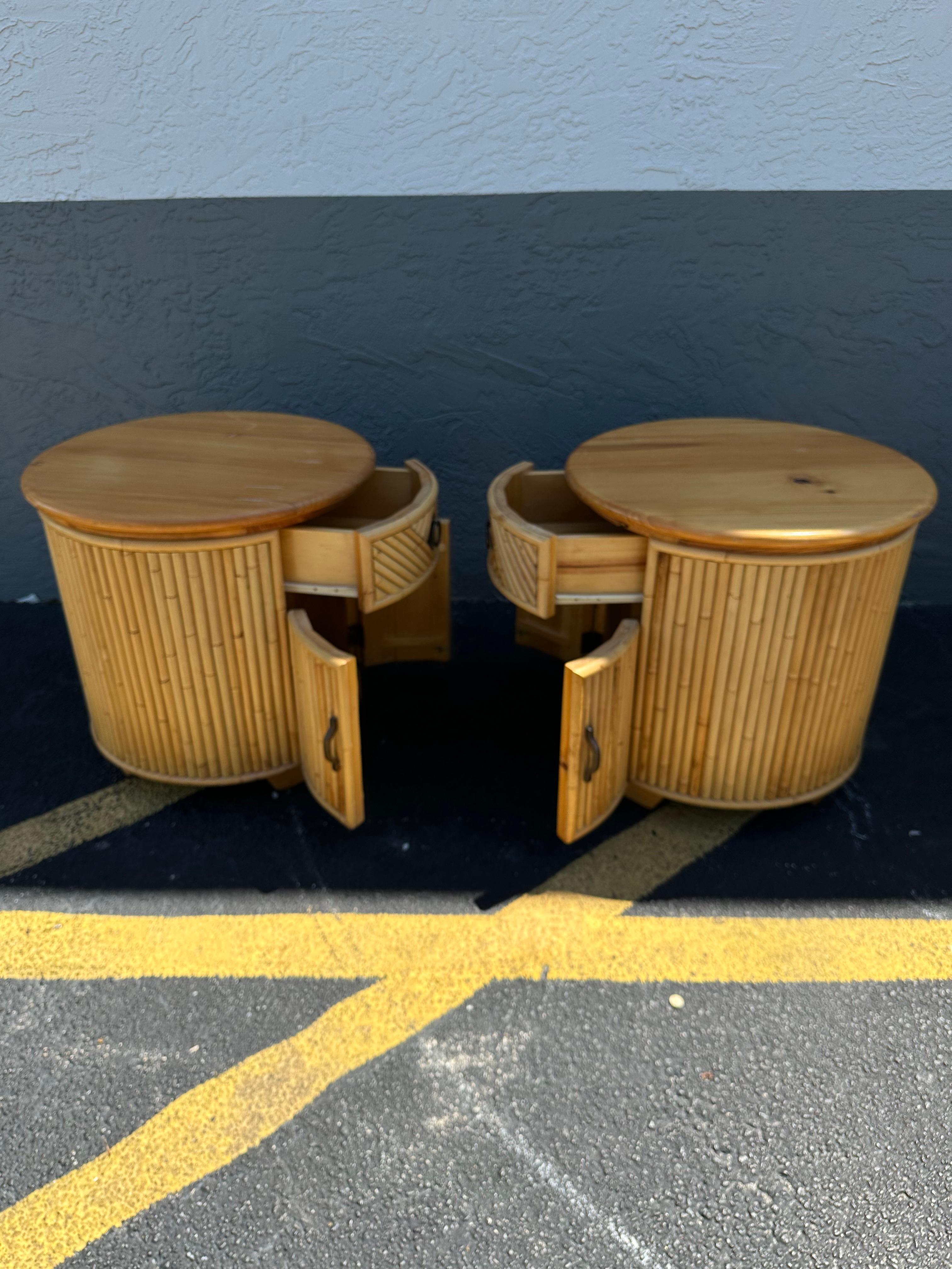 1980s Drum Round Rattan Reed Oak Nightstands, Set of 2 For Sale 1