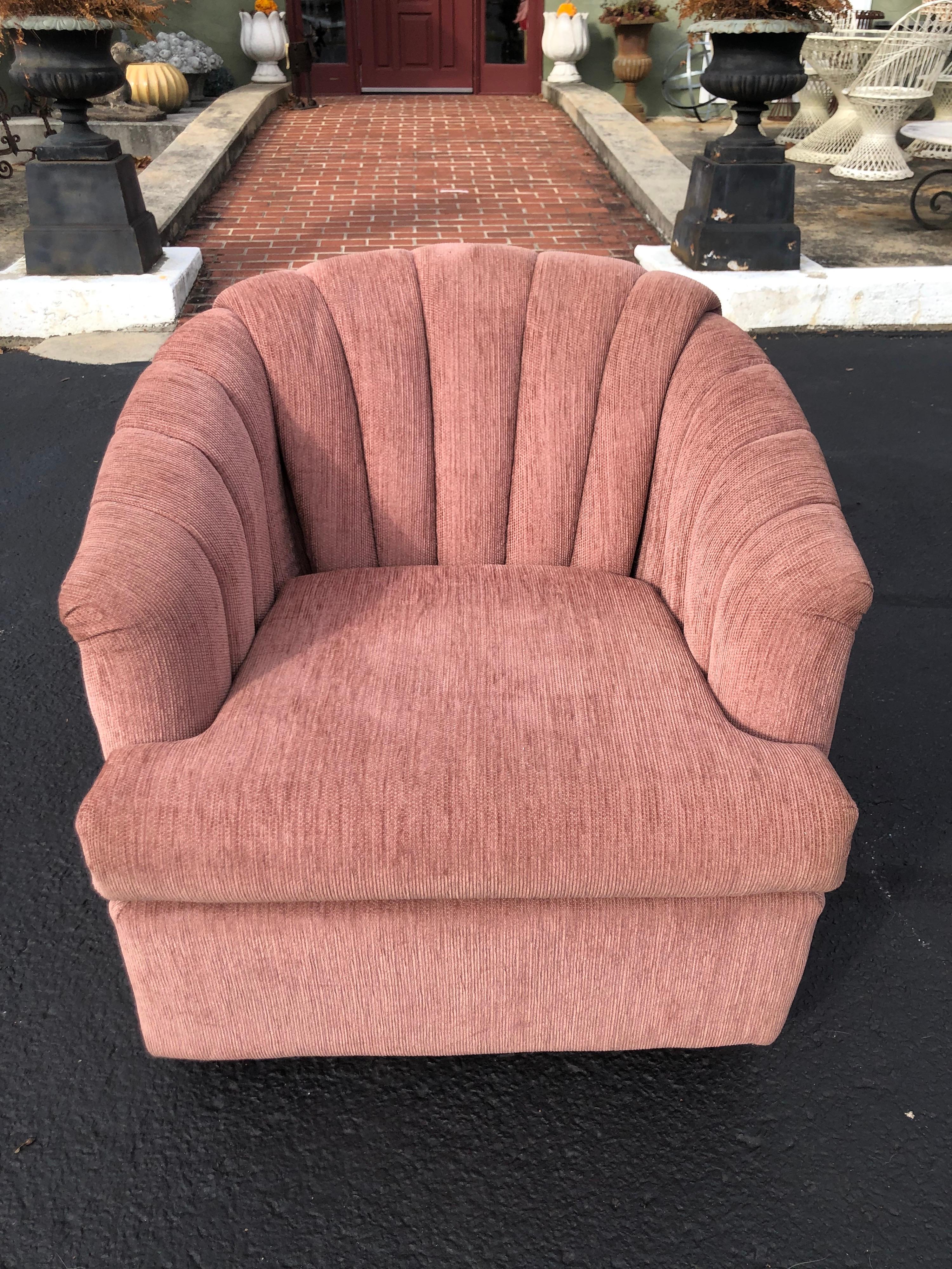 1980's Dusty Rose Swivel Chair In Good Condition In Redding, CT