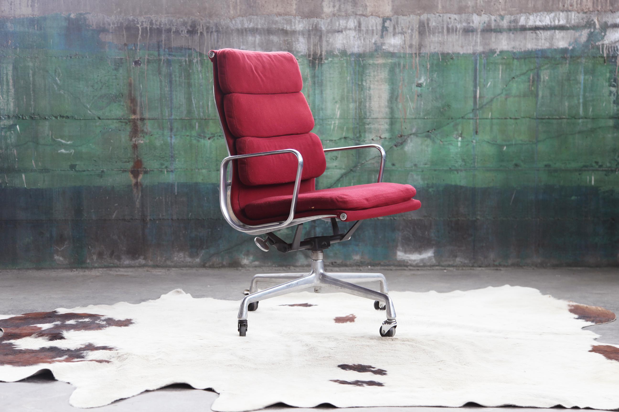 1980s Eames Herman Miller Aluminum Soft Pad Reclining + Height Adjustable Chairs 6