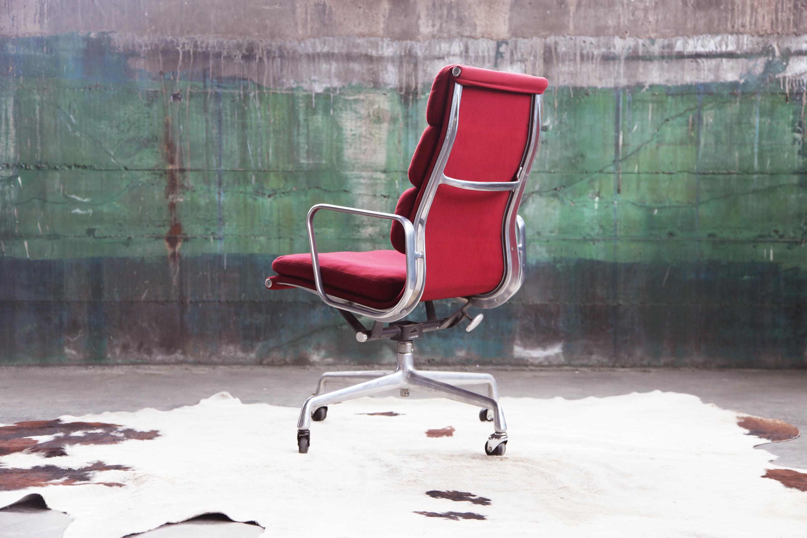 1980s Eames Herman Miller Aluminum Soft Pad Reclining + Height Adjustable Chairs 9