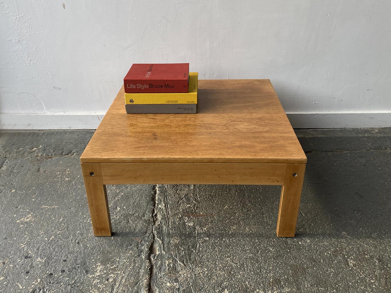 Mid-Century Modern Table basse en pin du début de l'Habitat des années 1980 en vente