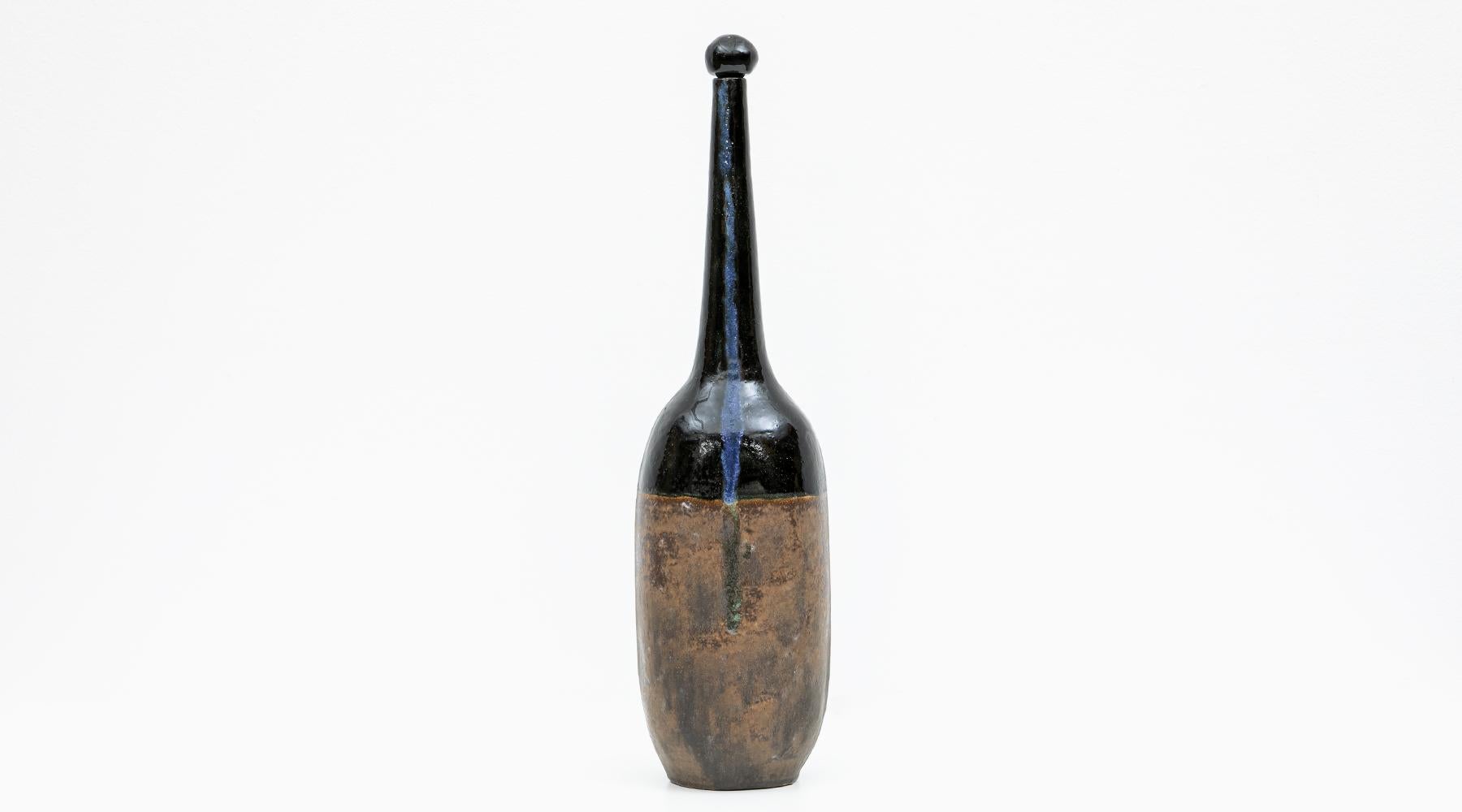 1980s Earth Colored Bottle by Bruno Gambone 'a' In Good Condition For Sale In Frankfurt, Hessen, DE