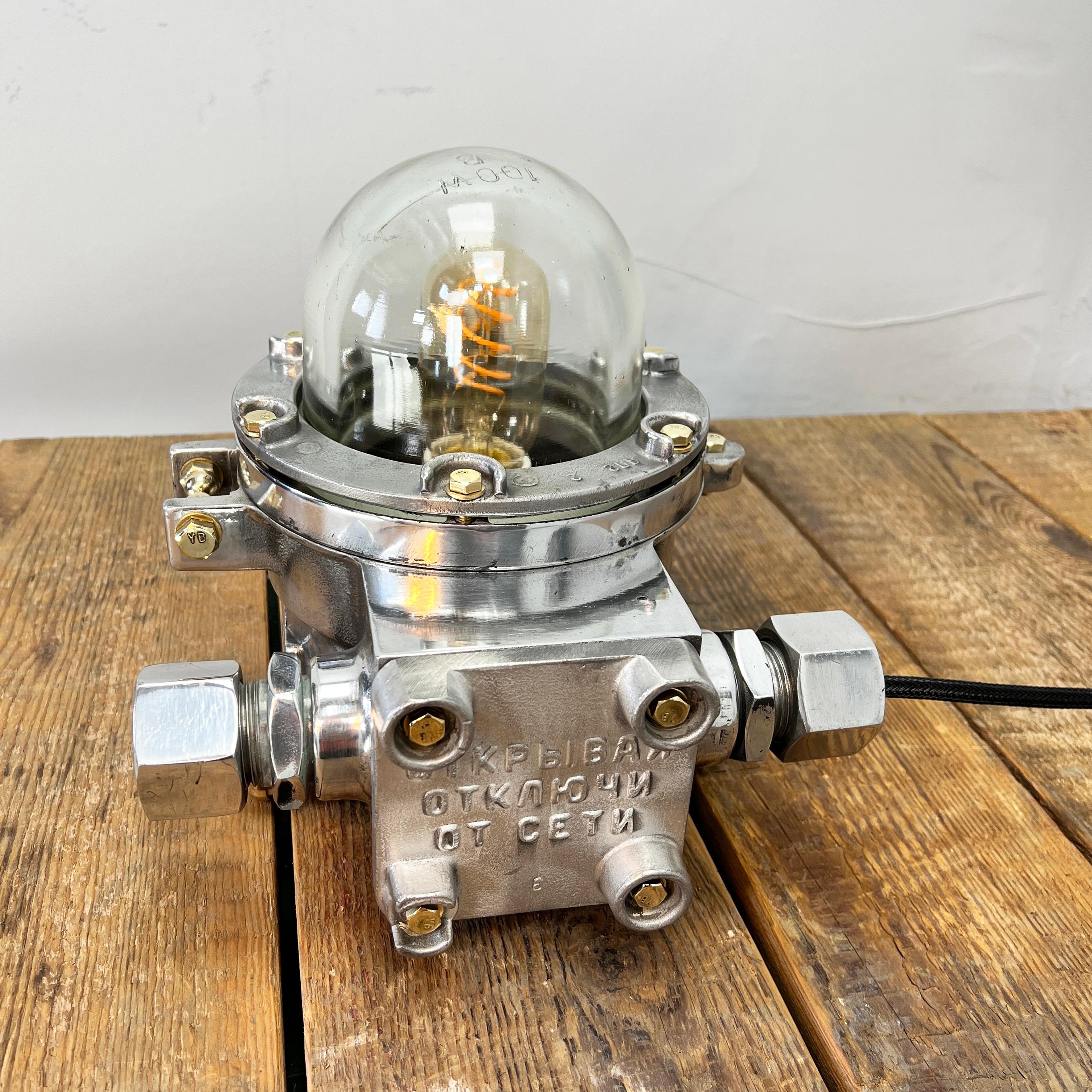 1980's Eastern Bloc Cast Aluminium & Glass Industrial Explosion Proof Table Lamp For Sale 3