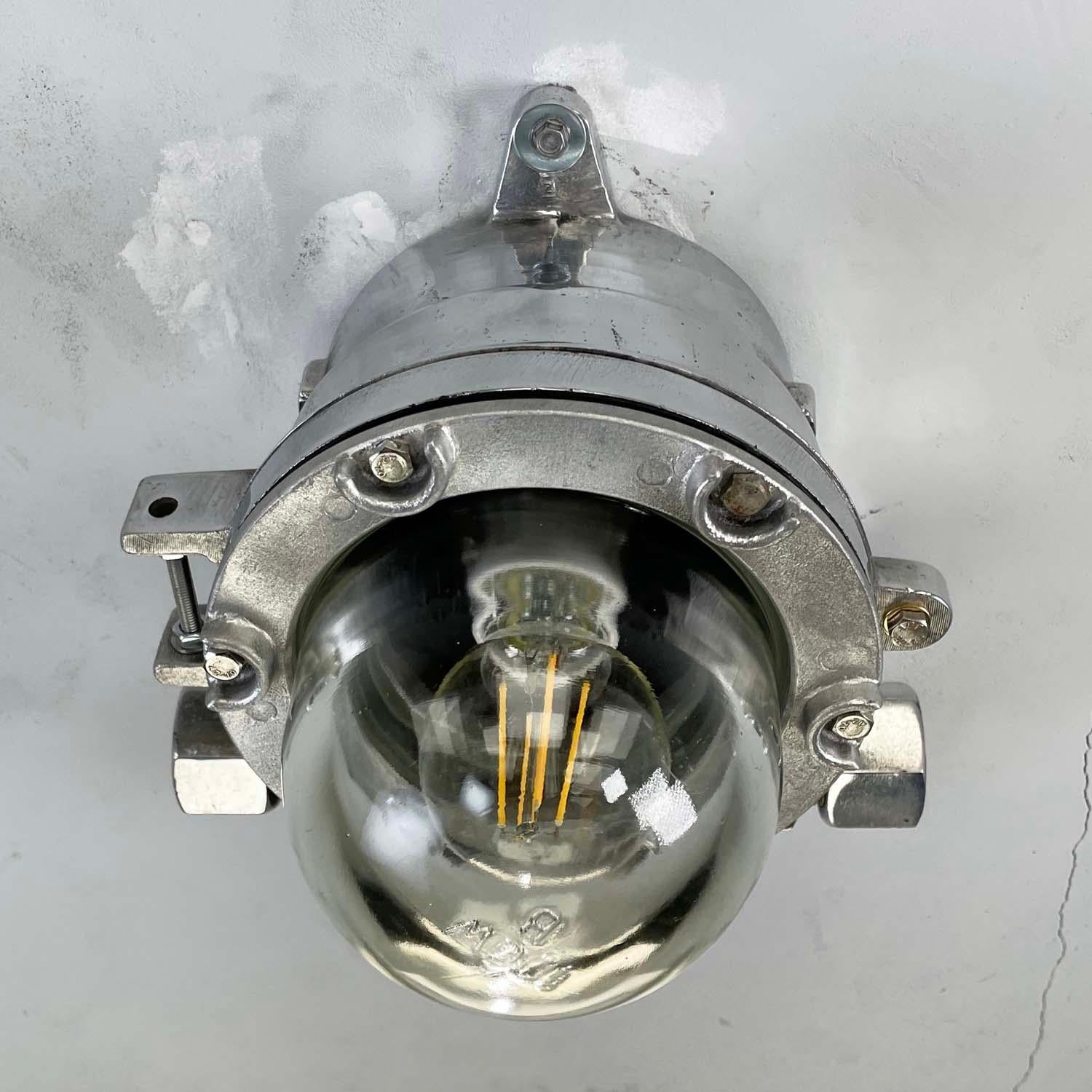 1980's Eastern European Cast Aluminium Industrial Flameproof Bulkhead Wandleuchte im Angebot 5