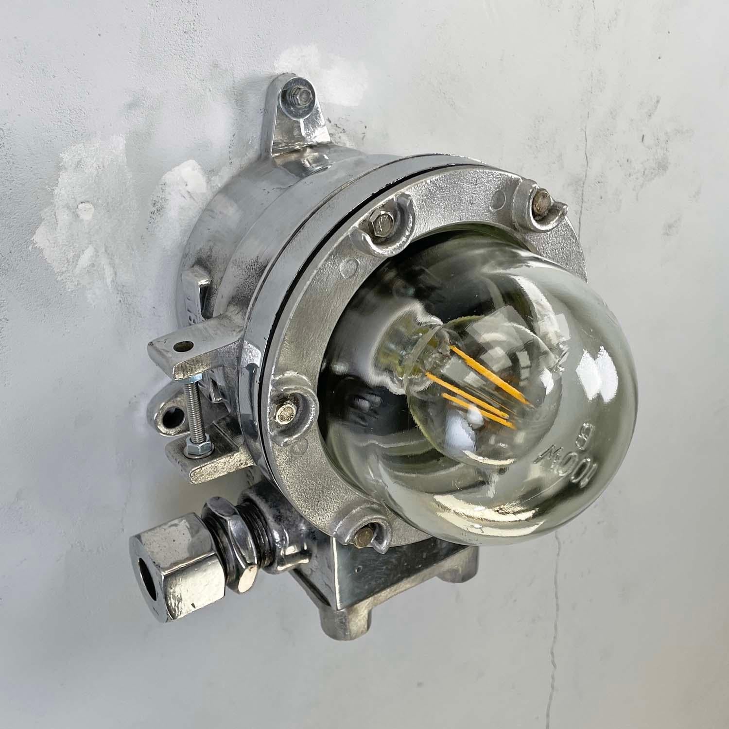 1980's Eastern European Cast Aluminium Industrial Flameproof Bulkhead Wandleuchte im Angebot 6