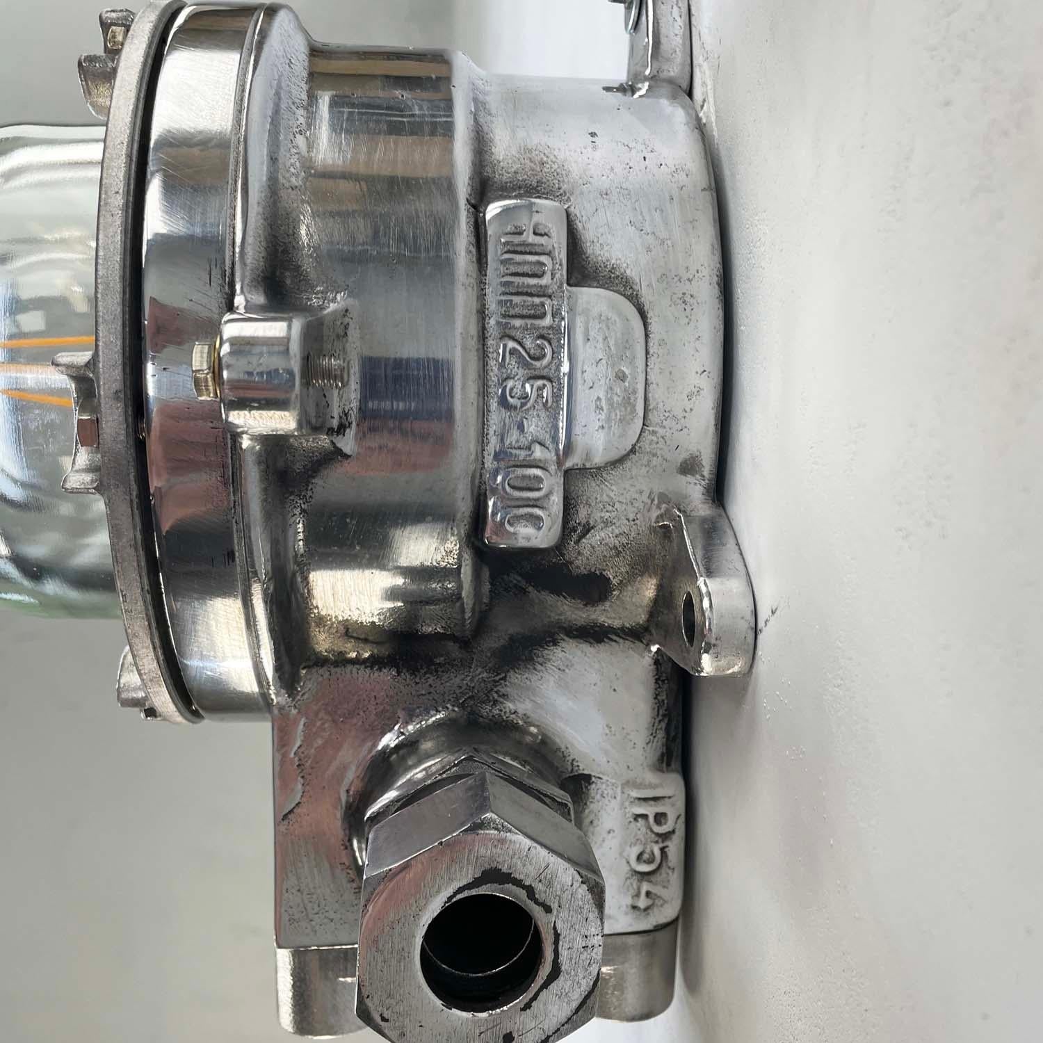 1980's Eastern European Cast Aluminium Industrial Flameproof Bulkhead Wandleuchte im Angebot 8