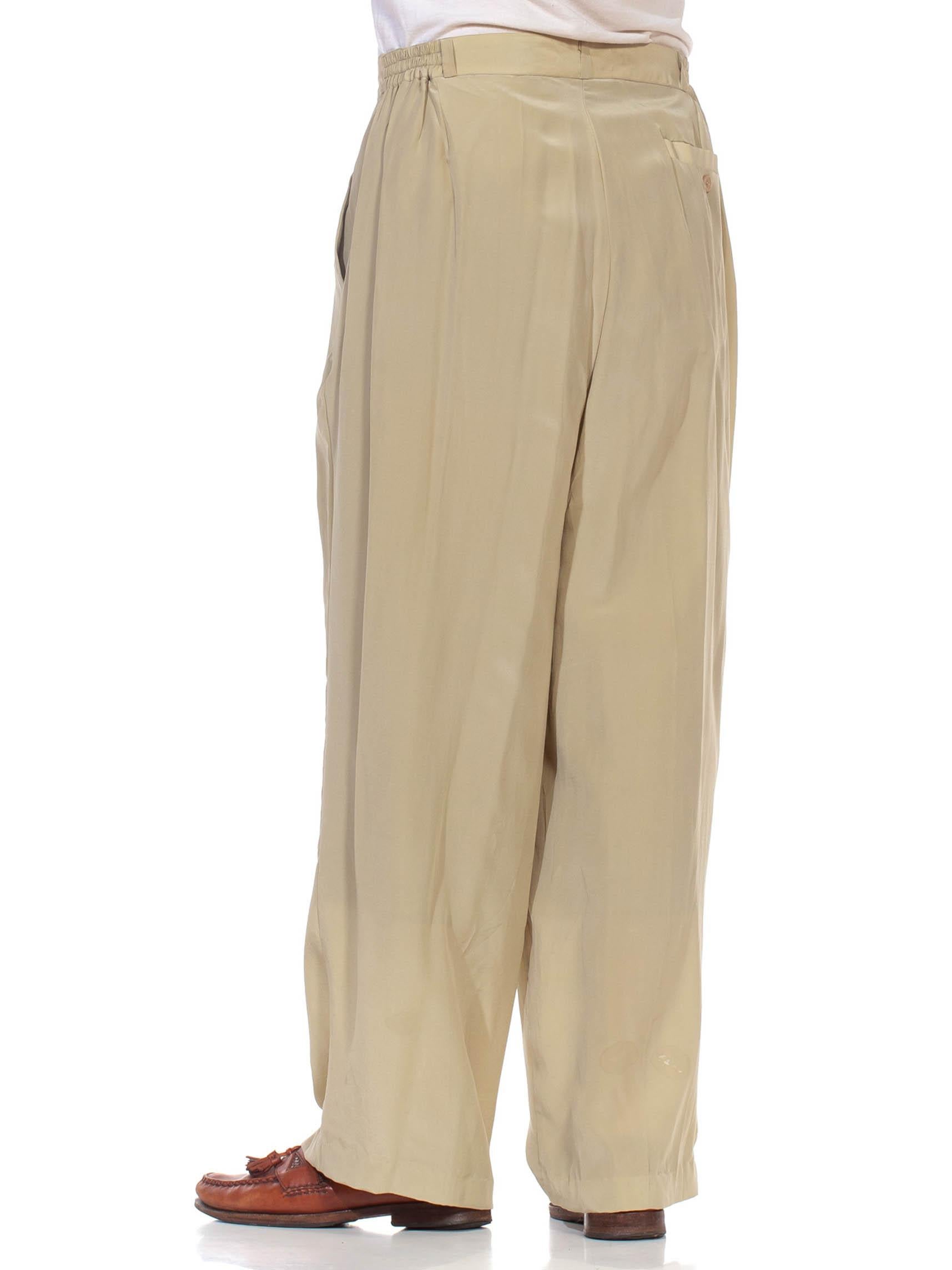 Plissee- und elastische Herrenhosen aus Ecru-Seiden-Crepe de Chine, 1980er Jahre im Zustand „Hervorragend“ im Angebot in New York, NY