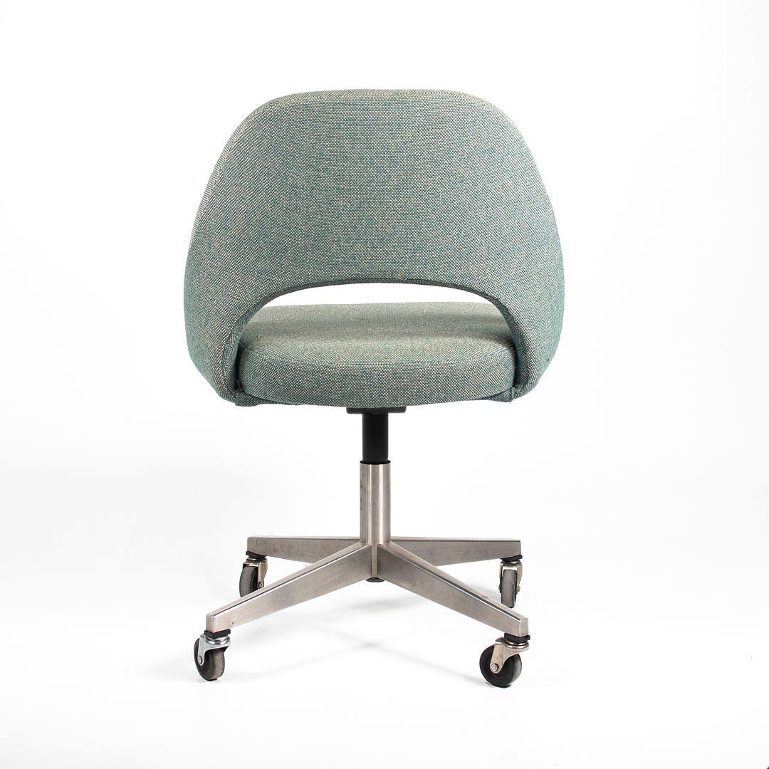 1980s Eero Saarinen for Knoll Armless Executive Desk Chair with Swivel Base In Good Condition For Sale In Philadelphia, PA