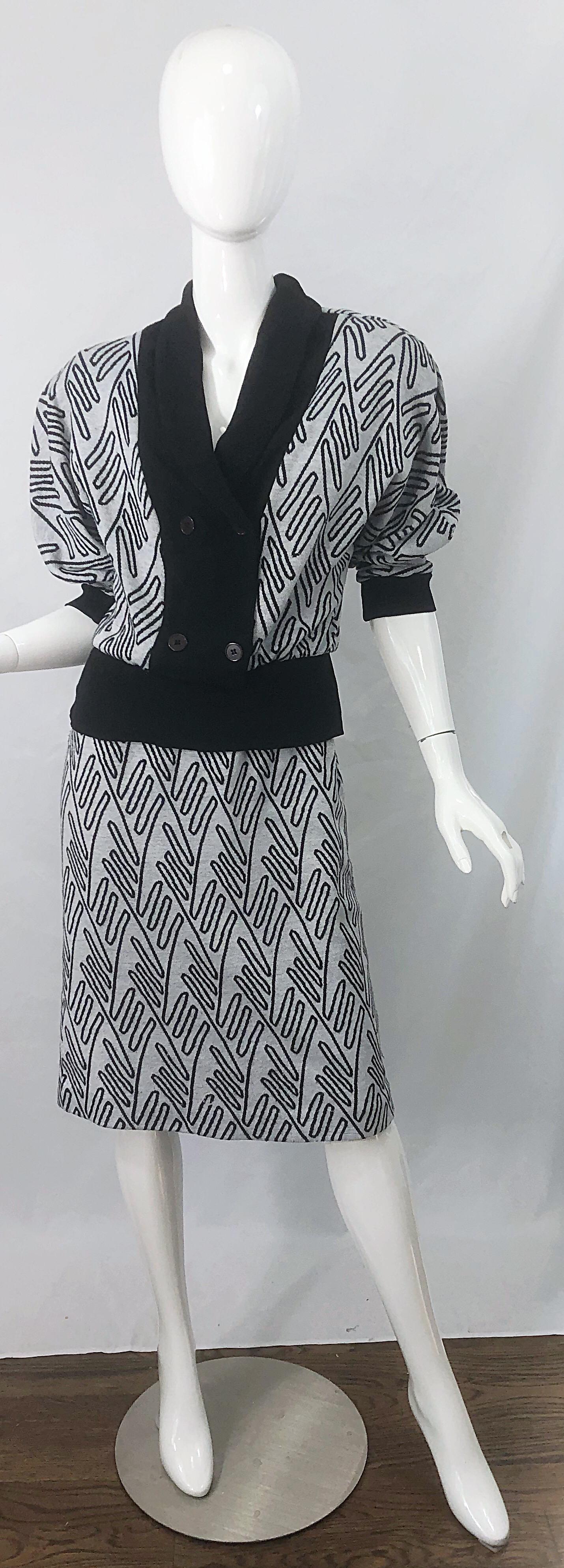 1980s Egon Von Furstenberg Black + Grey Abstract Print Vintage 80s Sweater Dress For Sale 3