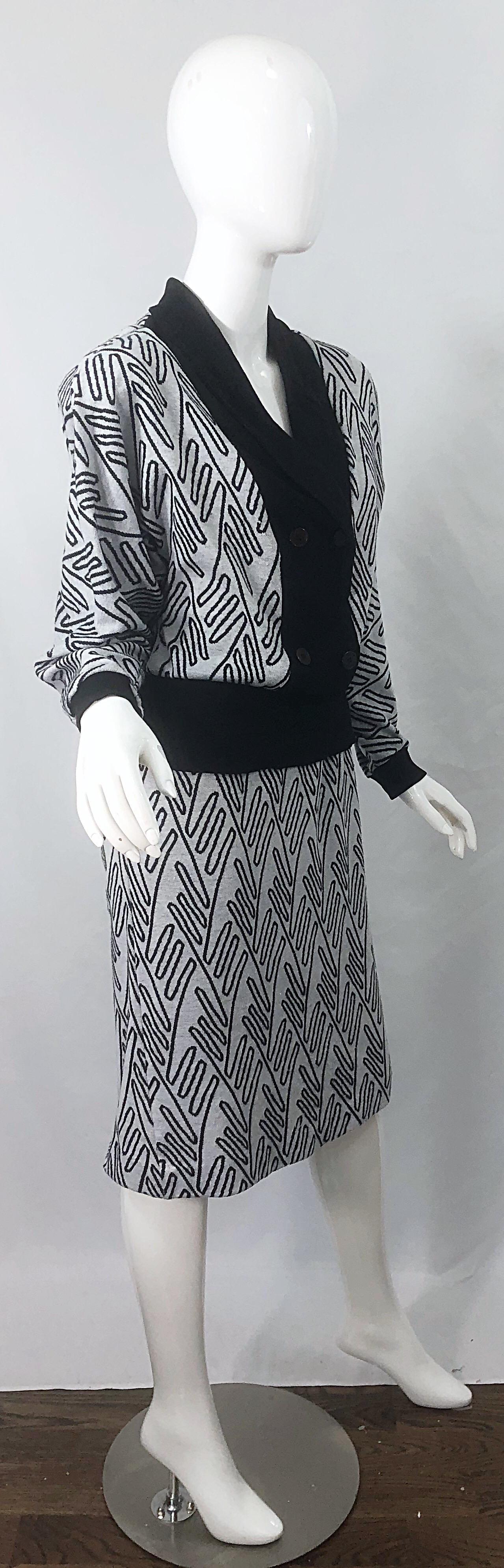 1980s Egon Von Furstenberg Black + Grey Abstract Print Vintage 80s Sweater Dress For Sale 4