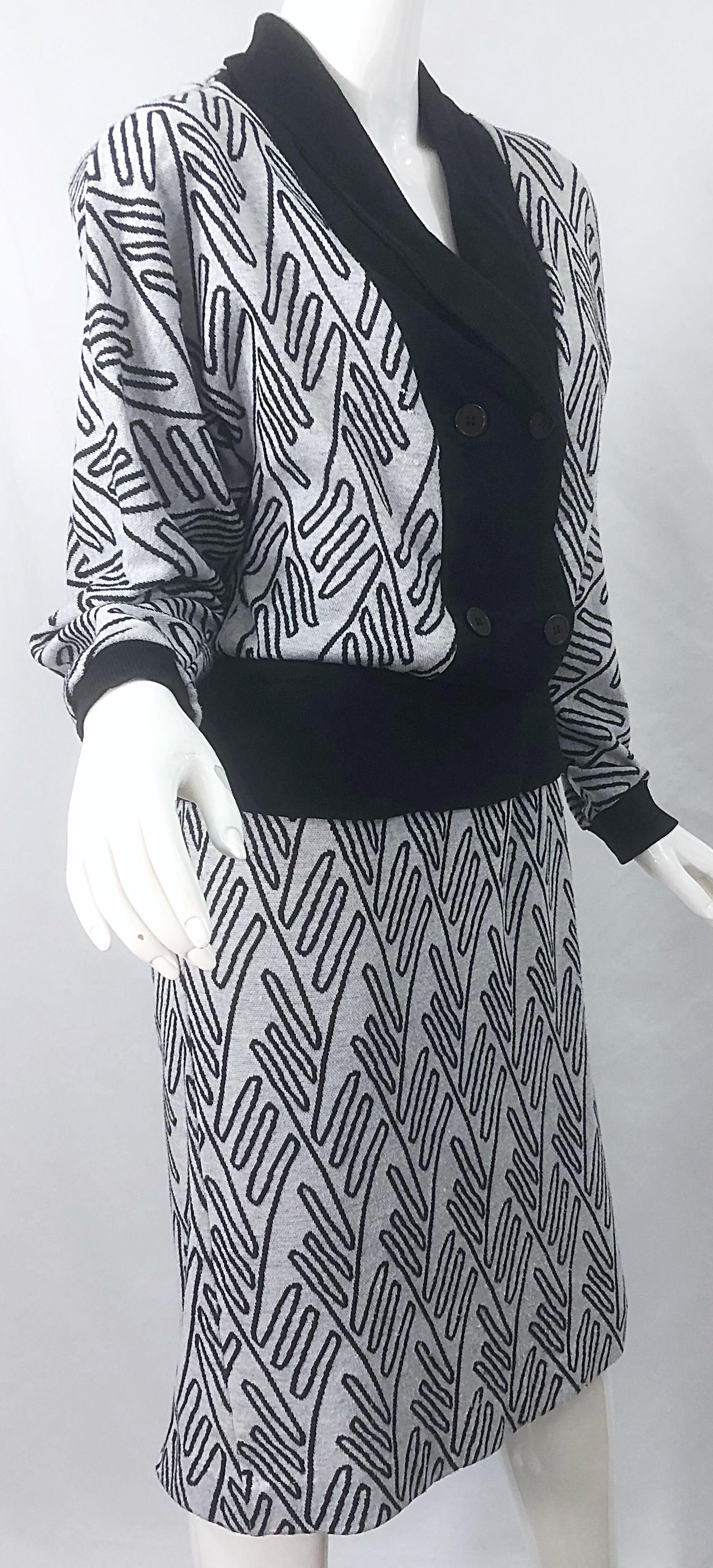 1980s Egon Von Furstenberg Black + Grey Abstract Print Vintage 80s Sweater Dress For Sale 5