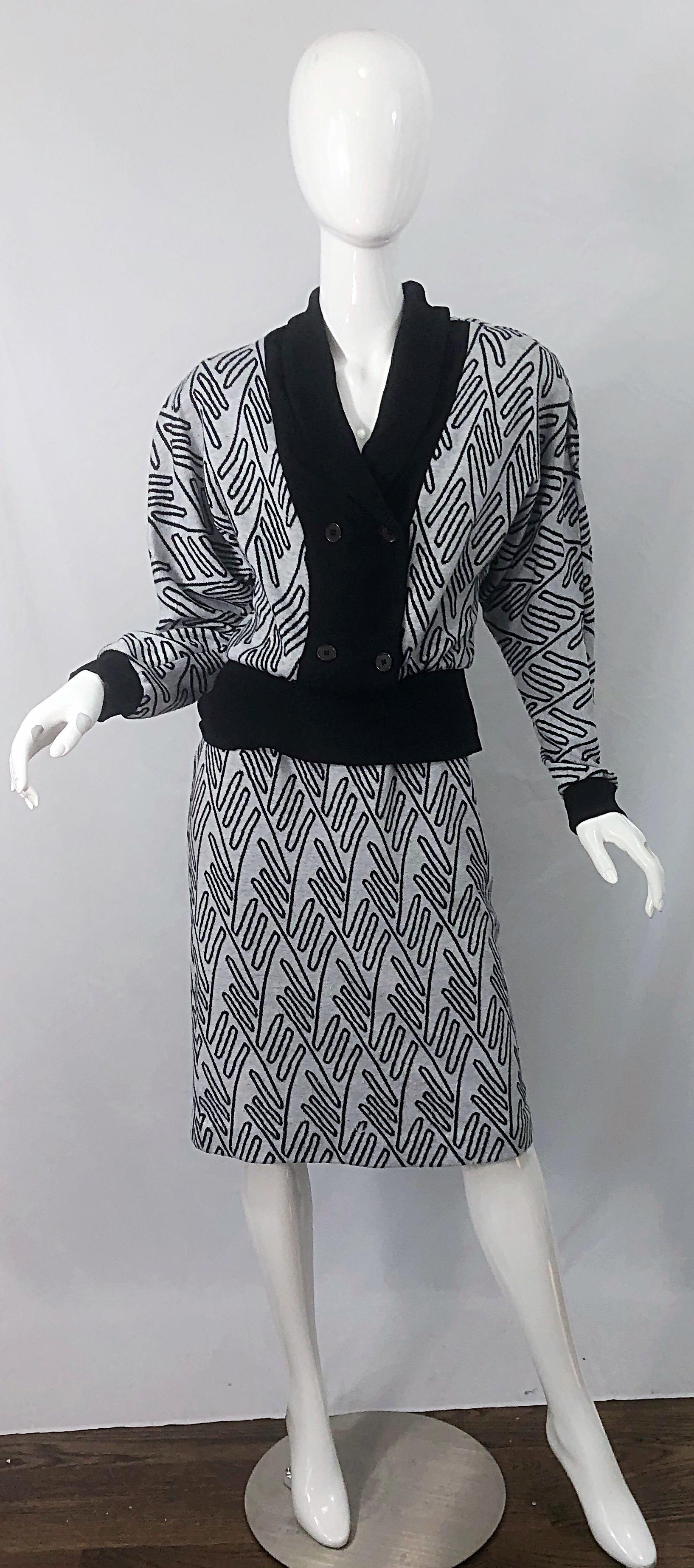 1980s Egon Von Furstenberg Black + Grey Abstract Print Vintage 80s Sweater Dress For Sale 7