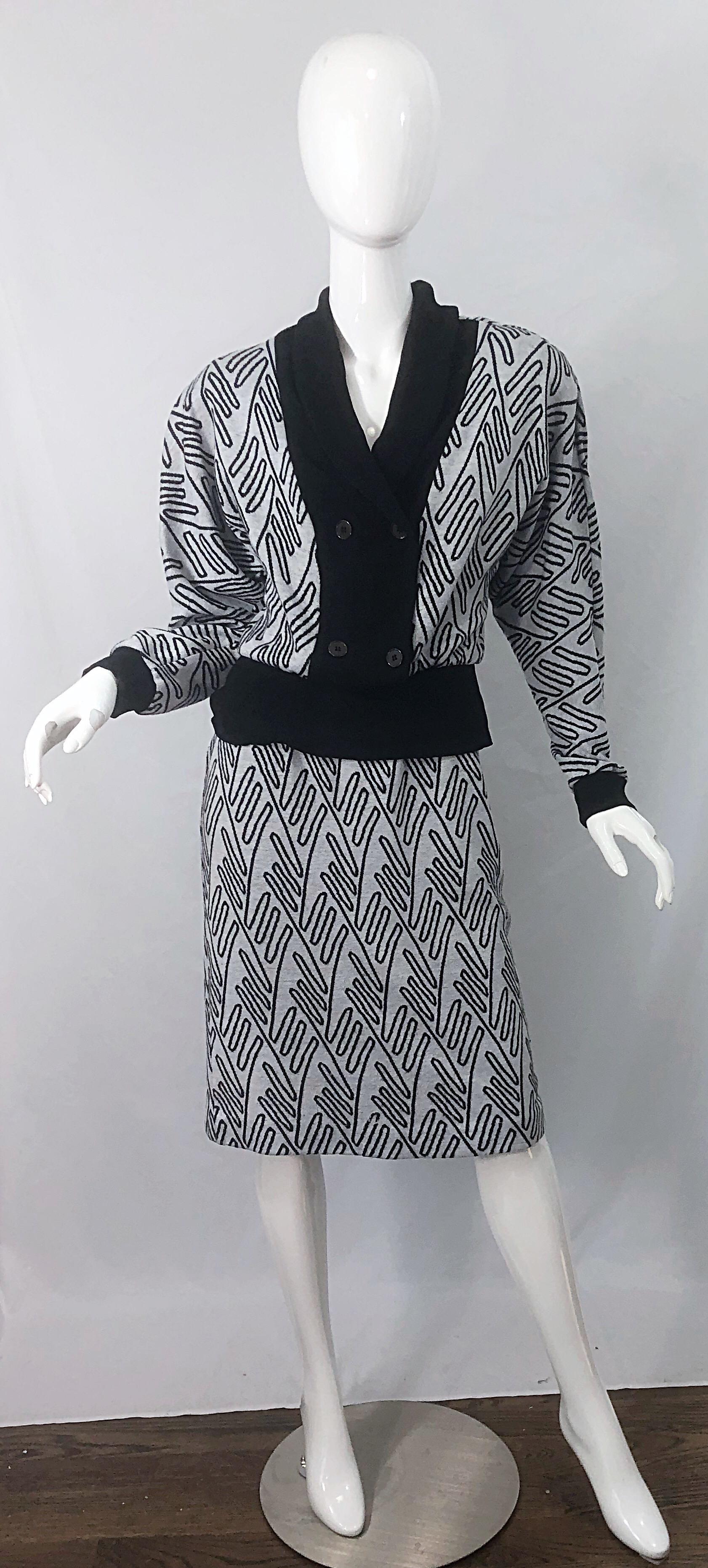 Rare and so chic 1980s EGON VON FURSTENBERG black and gray / white abstract print double breasted long sleeve sweater dress ! Egon Von Furstenberg was a French prince whom married Diane Von Furstenberg ( queen of the wrap dress ) in 1969. He was in
