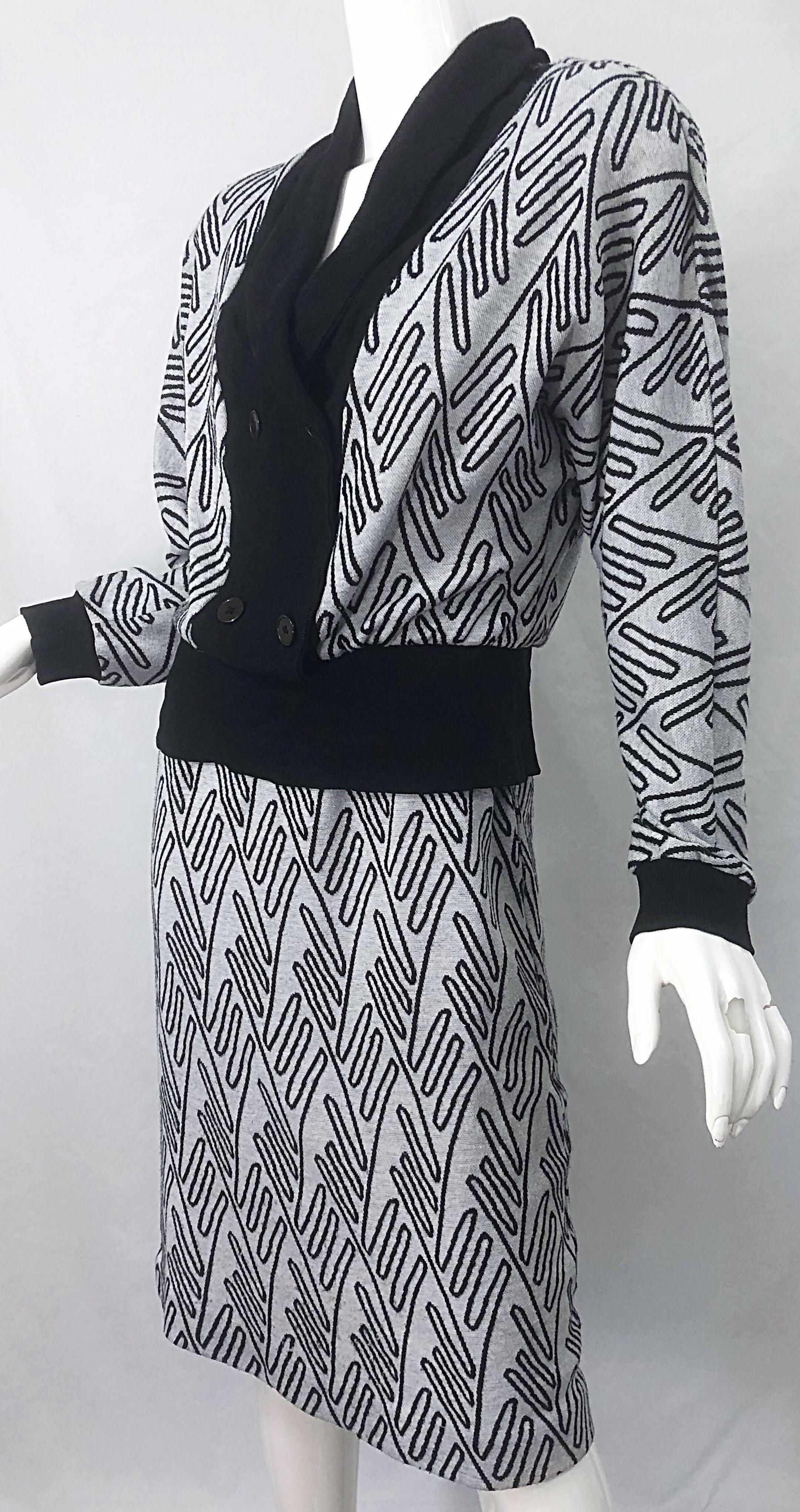 1980s Egon Von Furstenberg Black + Grey Abstract Print Vintage 80s Sweater Dress In Excellent Condition For Sale In San Diego, CA