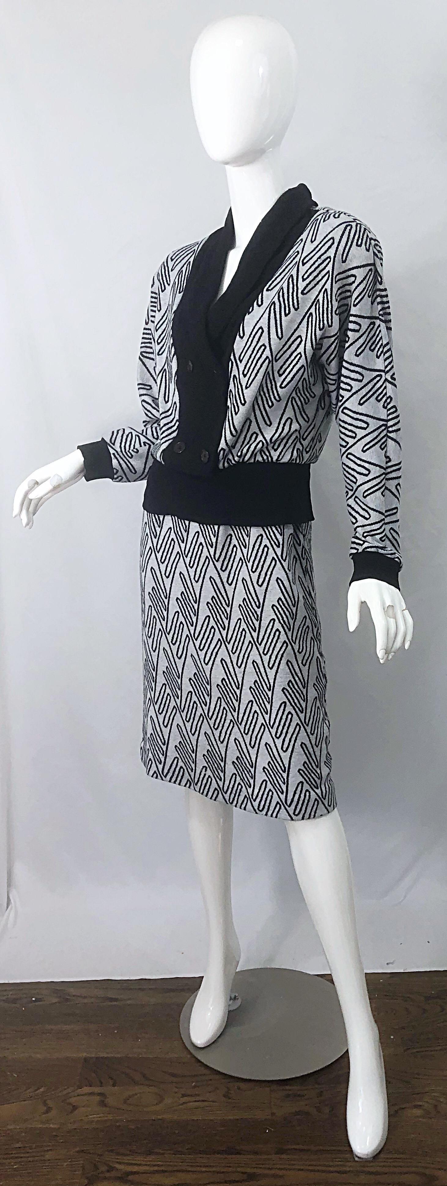 1980s Egon Von Furstenberg Black + Grey Abstract Print Vintage 80s Sweater Dress For Sale 1