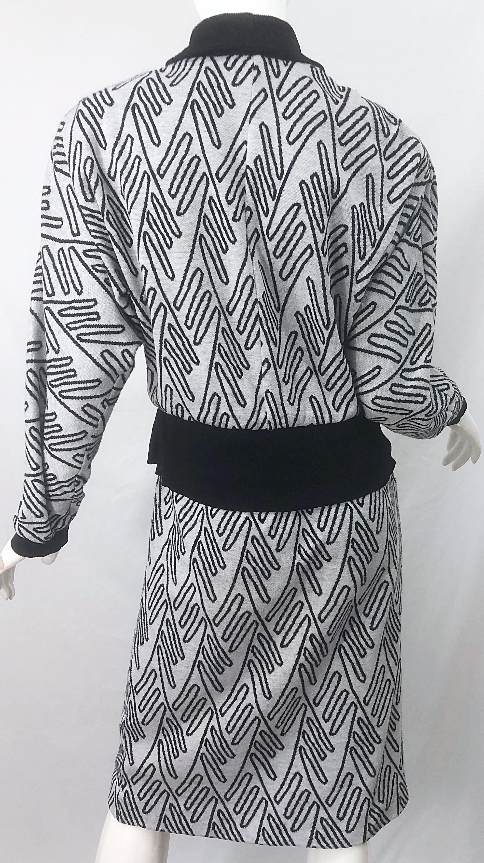 1980s Egon Von Furstenberg Black + Grey Abstract Print Vintage 80s Sweater Dress For Sale 2